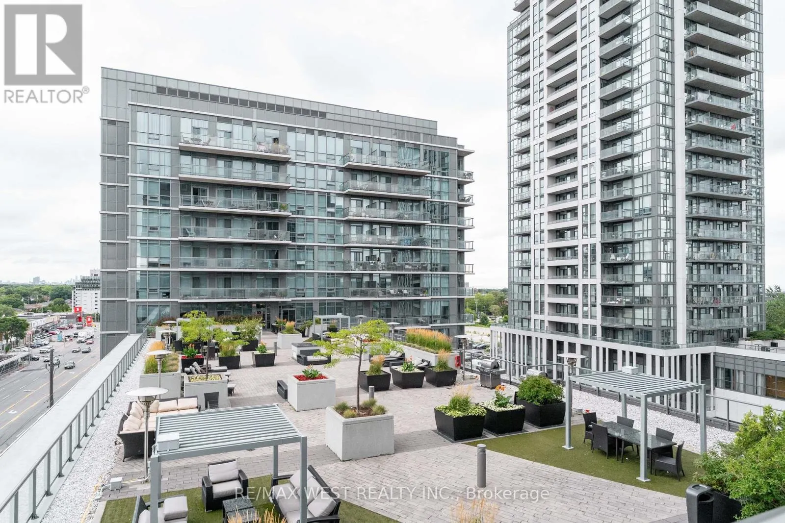 710 - 1185 THE QUEENSWAY