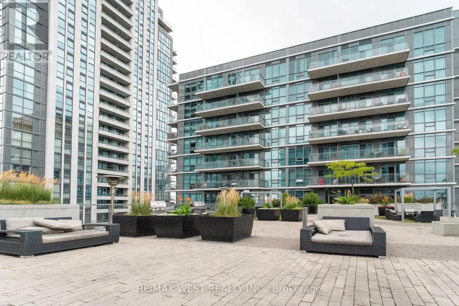 710 - 1185 THE QUEENSWAY