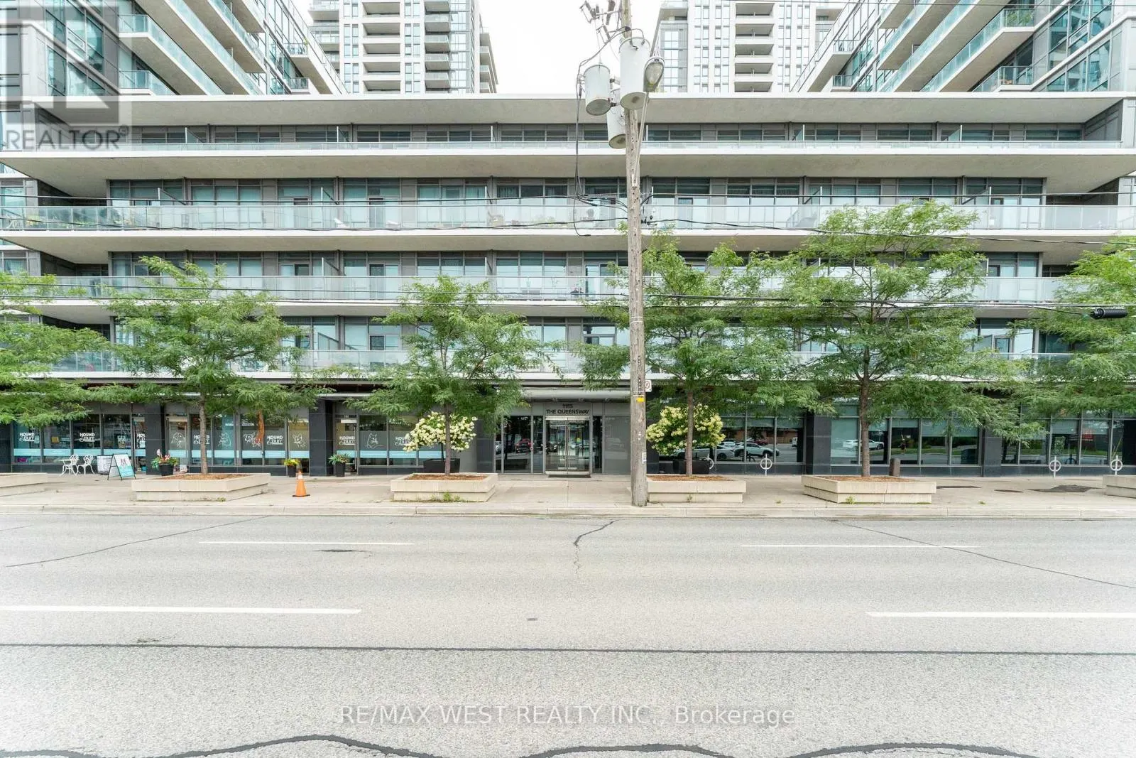710 - 1185 THE QUEENSWAY