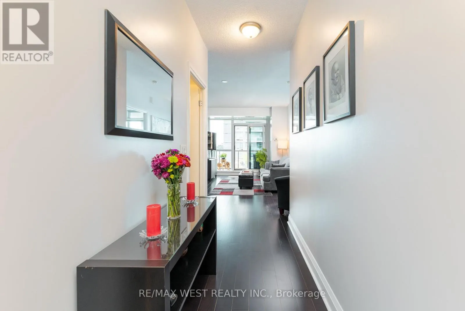 710 - 1185 THE QUEENSWAY