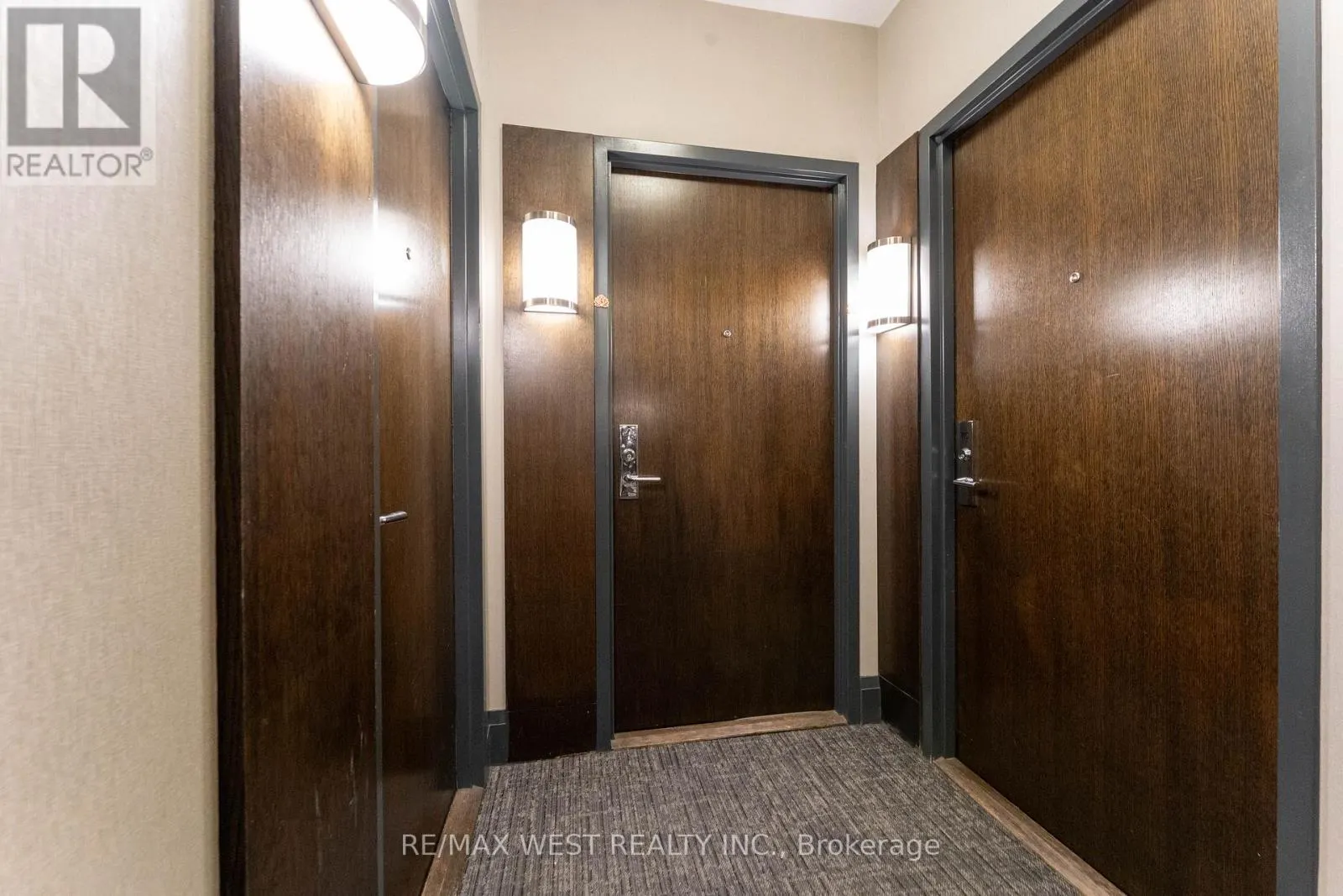 710 - 1185 THE QUEENSWAY