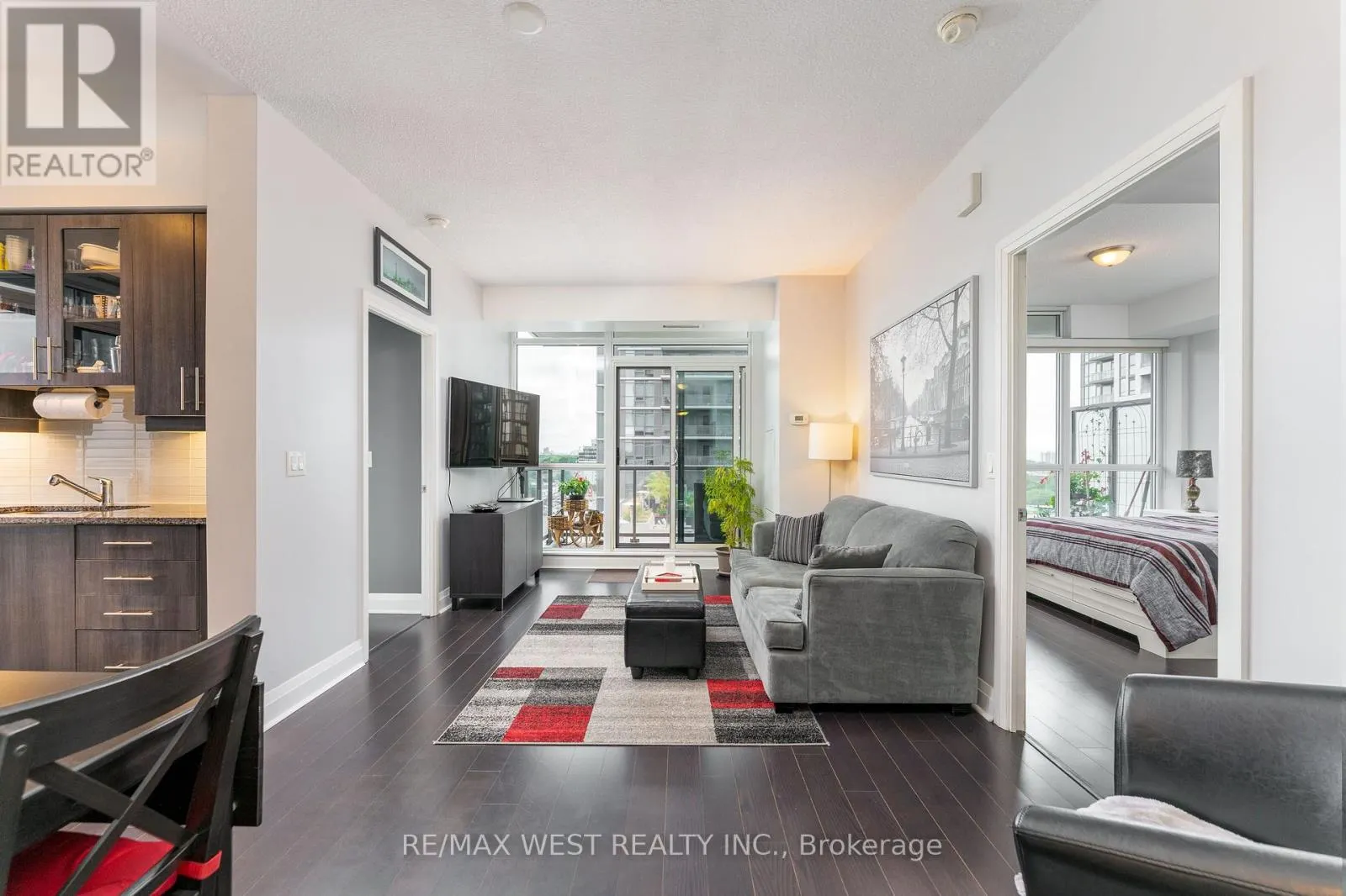 710 - 1185 THE QUEENSWAY