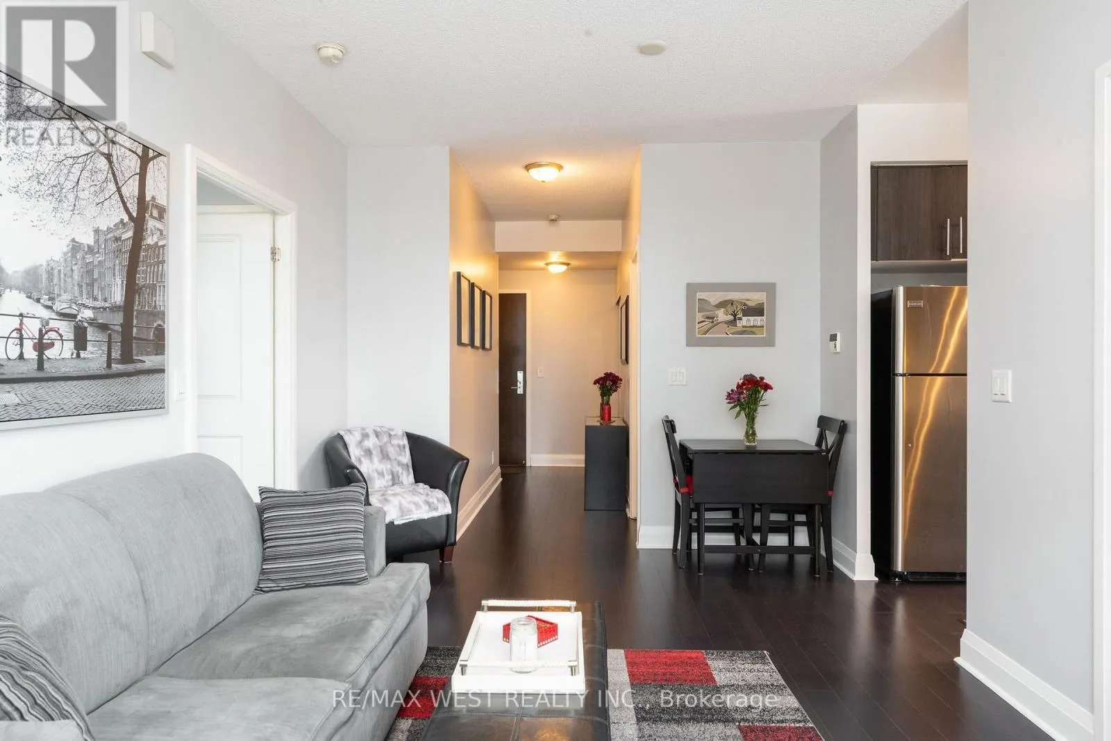 710 - 1185 THE QUEENSWAY