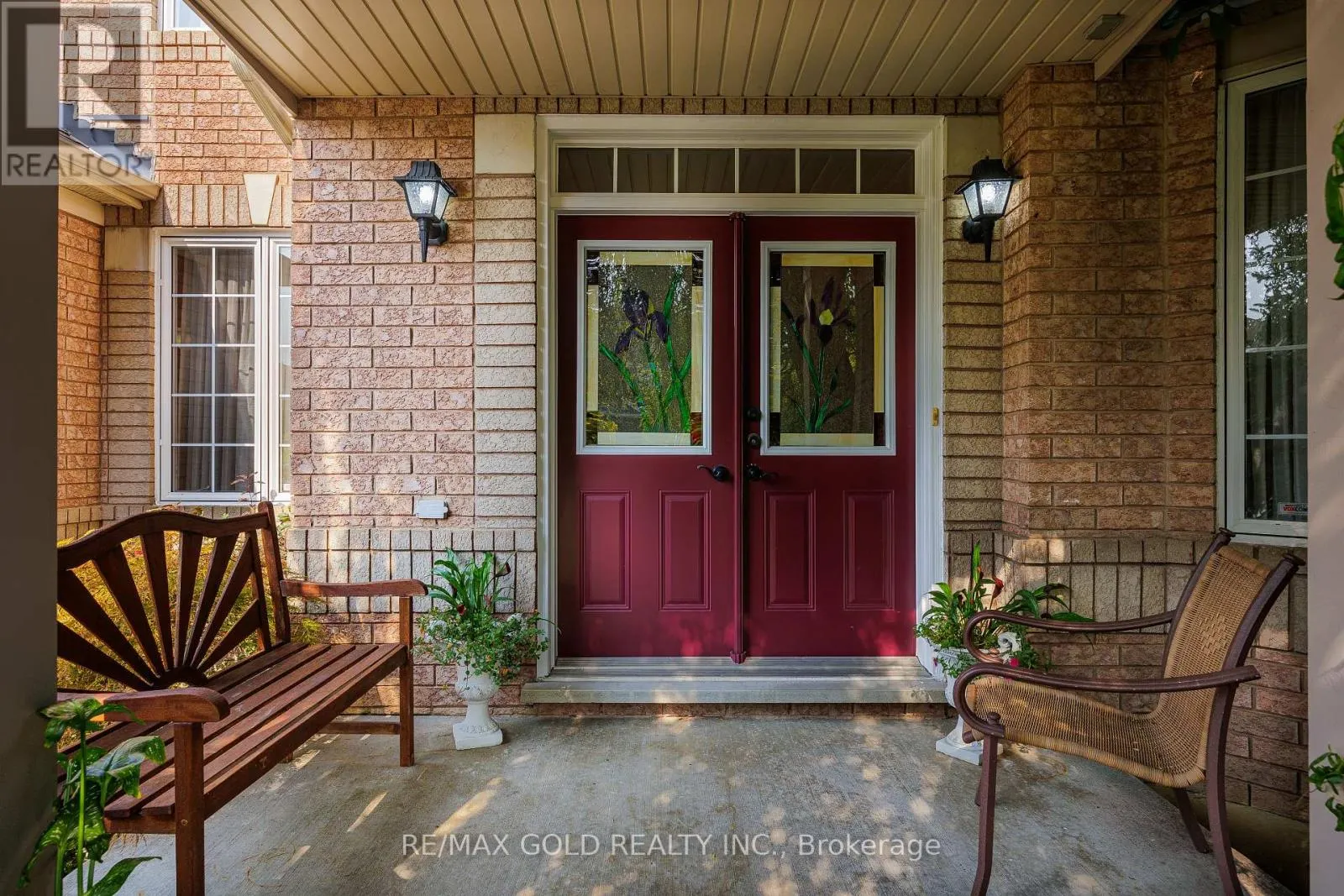40 MALDIVES CRESCENT