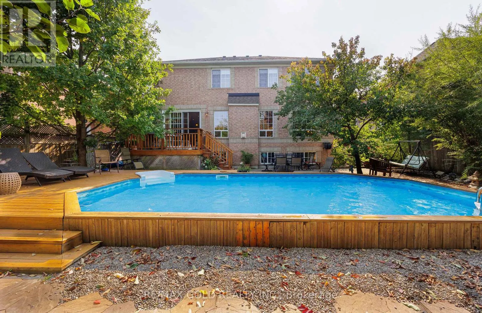 40 MALDIVES CRESCENT