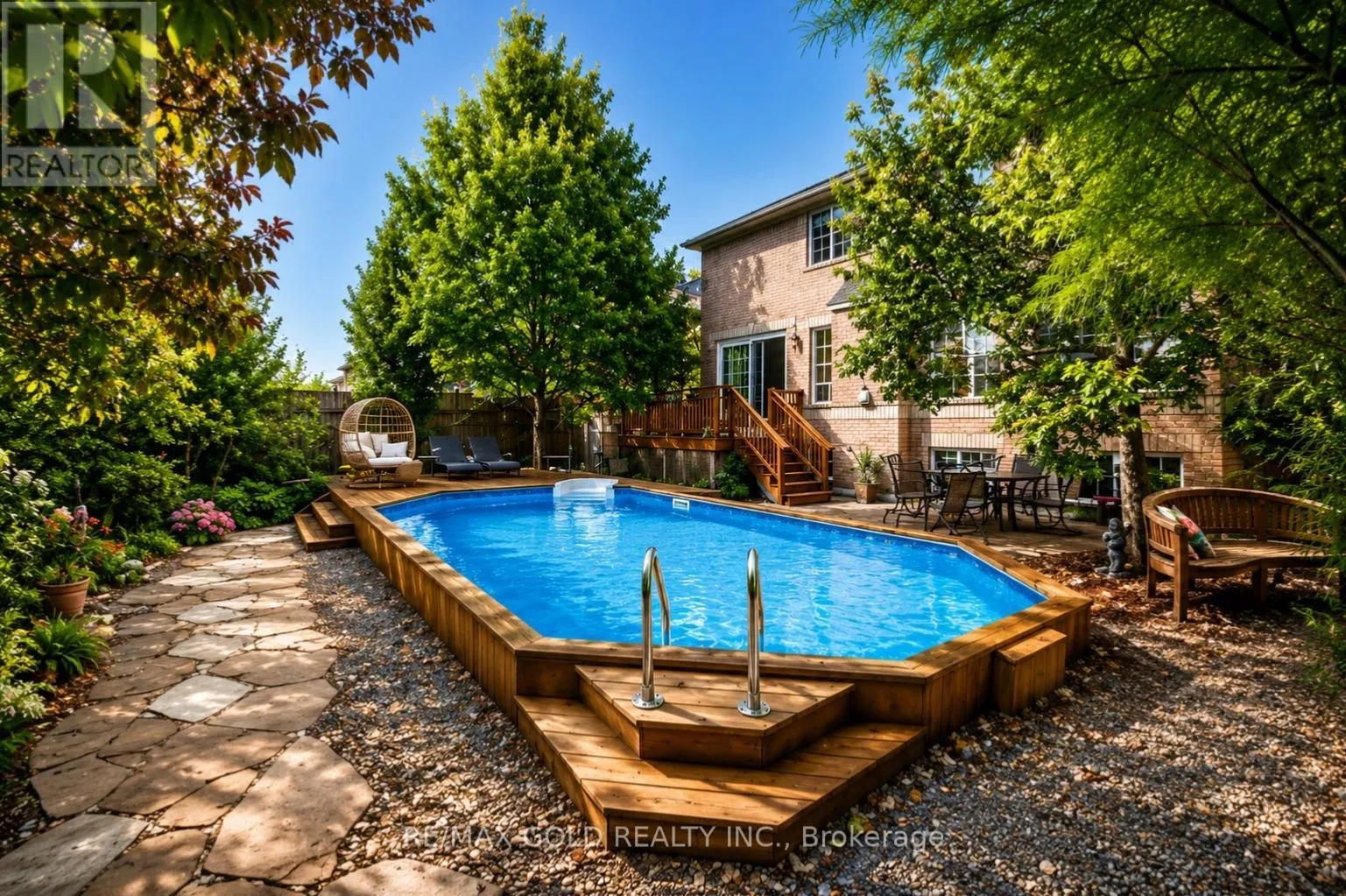 40 MALDIVES CRESCENT