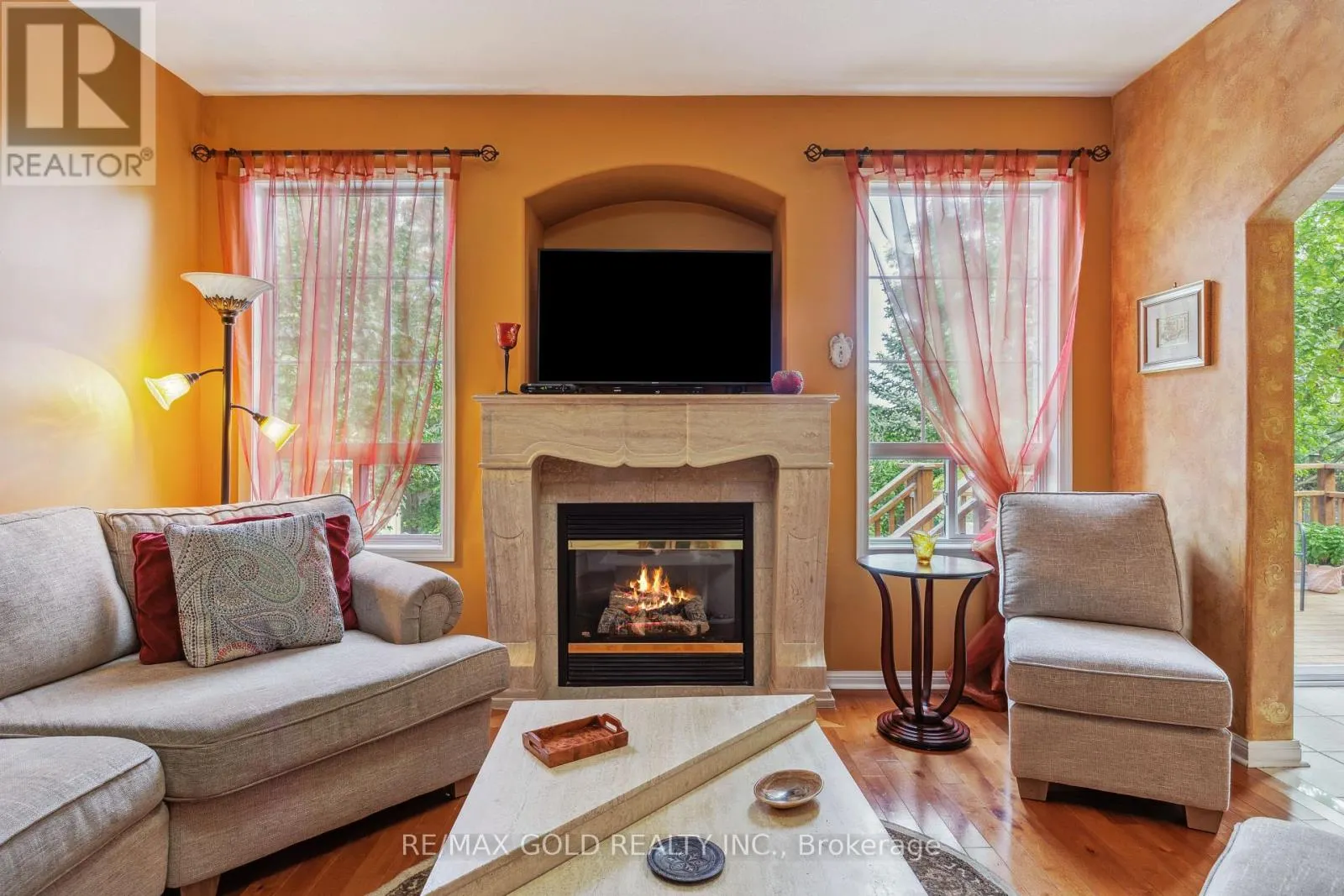 40 MALDIVES CRESCENT