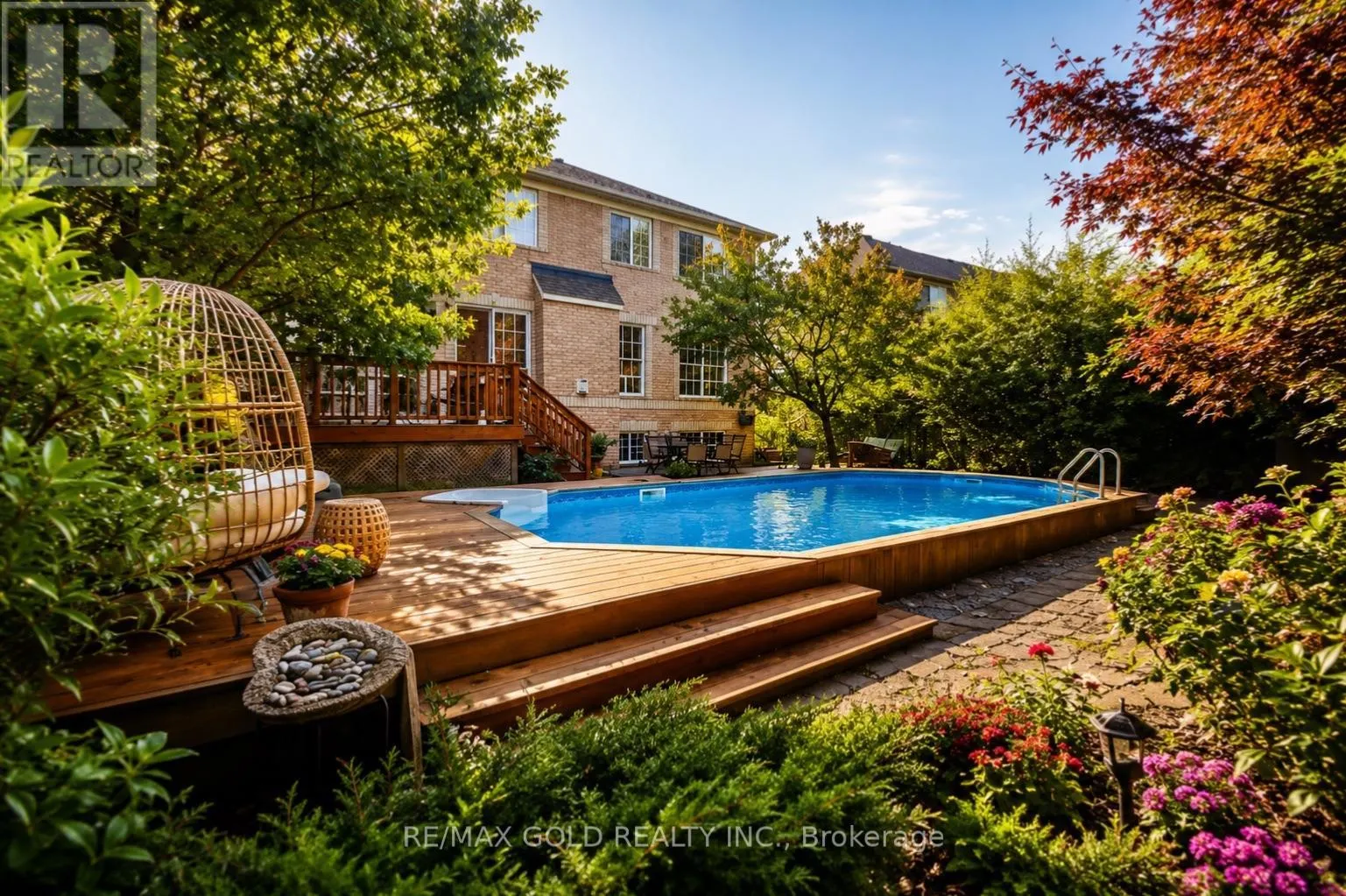 40 MALDIVES CRESCENT