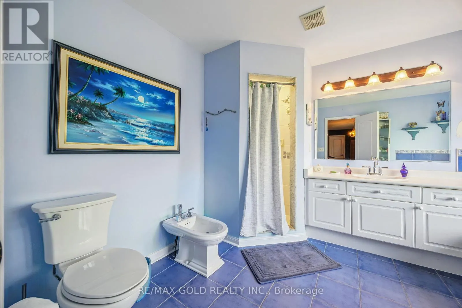 40 MALDIVES CRESCENT