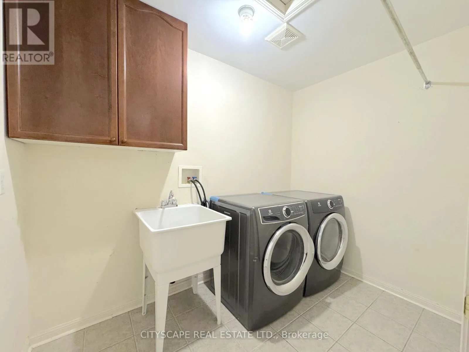 4 SERVICEBERRY CRESCENT