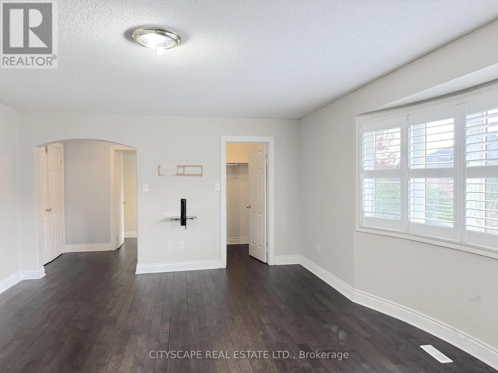 4 SERVICEBERRY CRESCENT