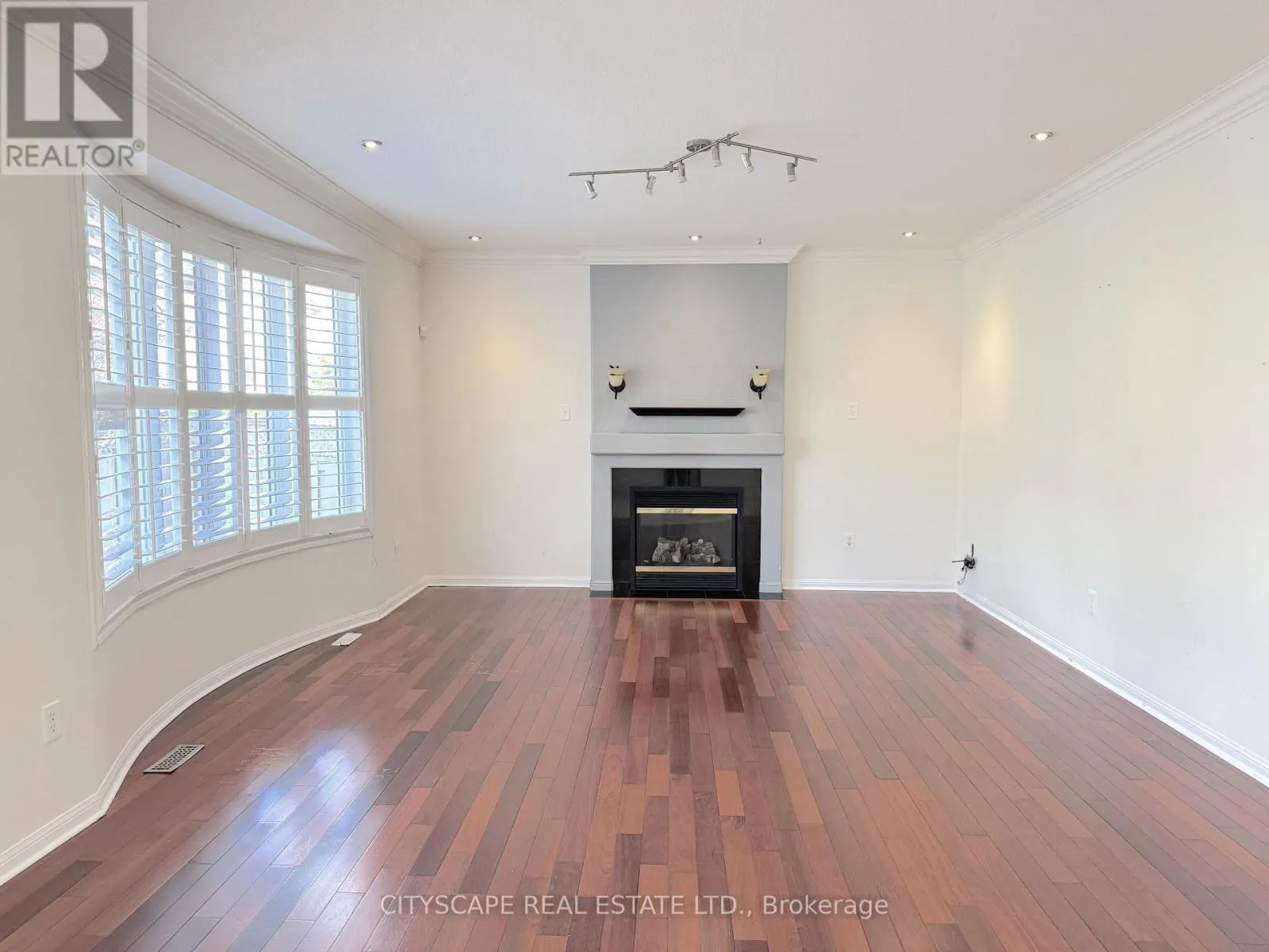 4 SERVICEBERRY CRESCENT