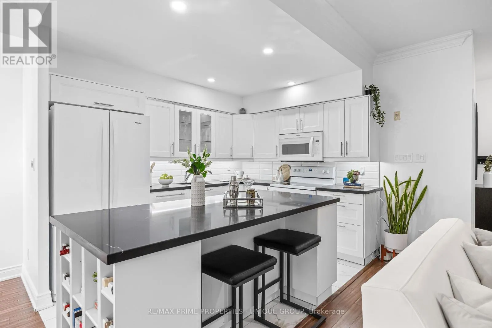 202 - 2511 BLOOR STREET W