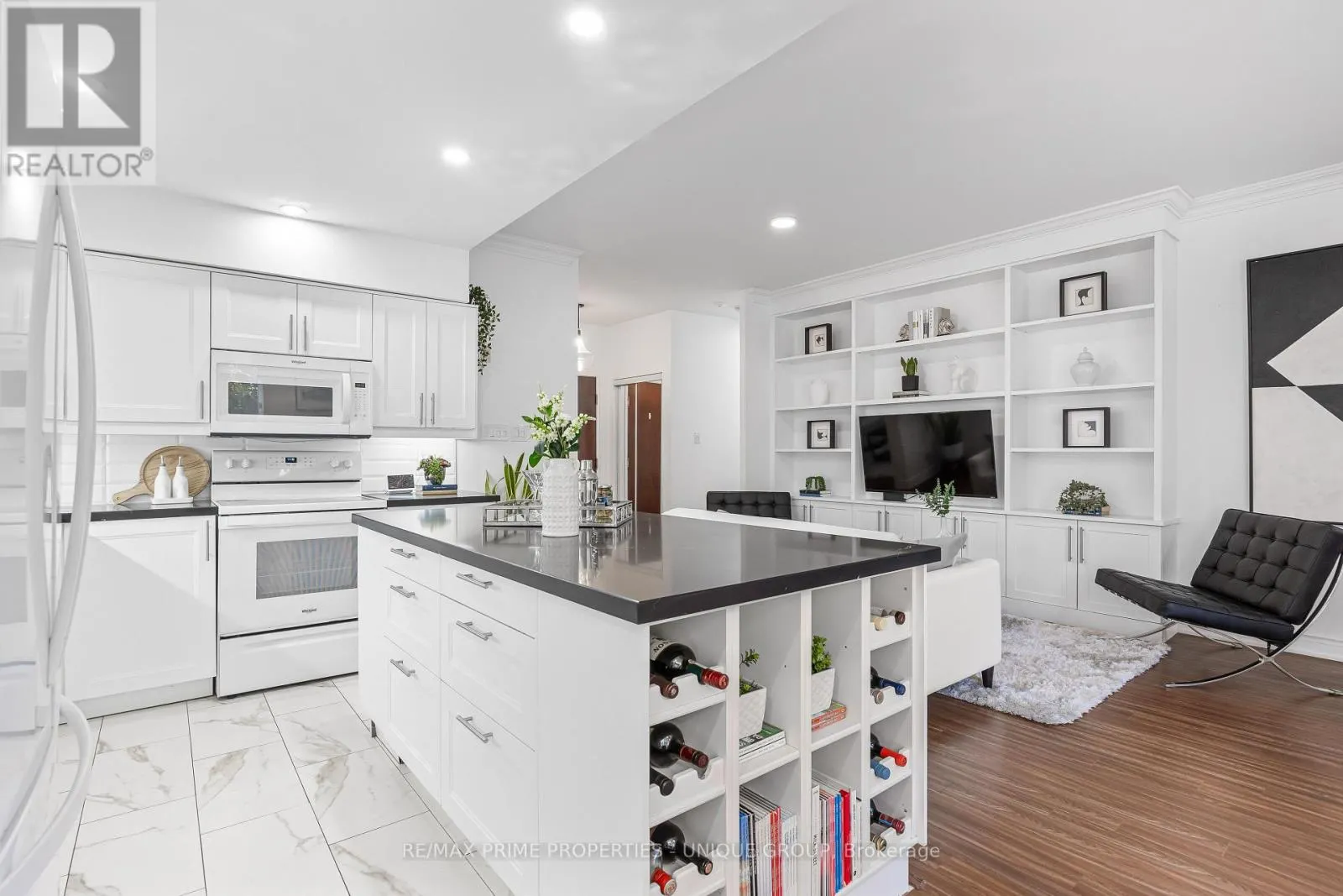 202 - 2511 BLOOR STREET W