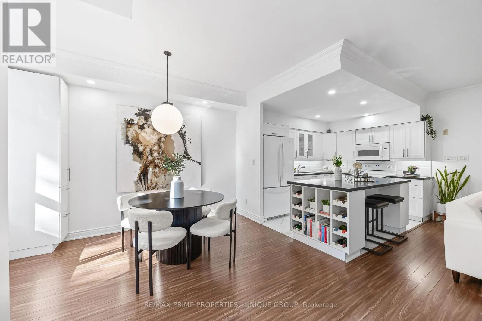202 - 2511 BLOOR STREET W