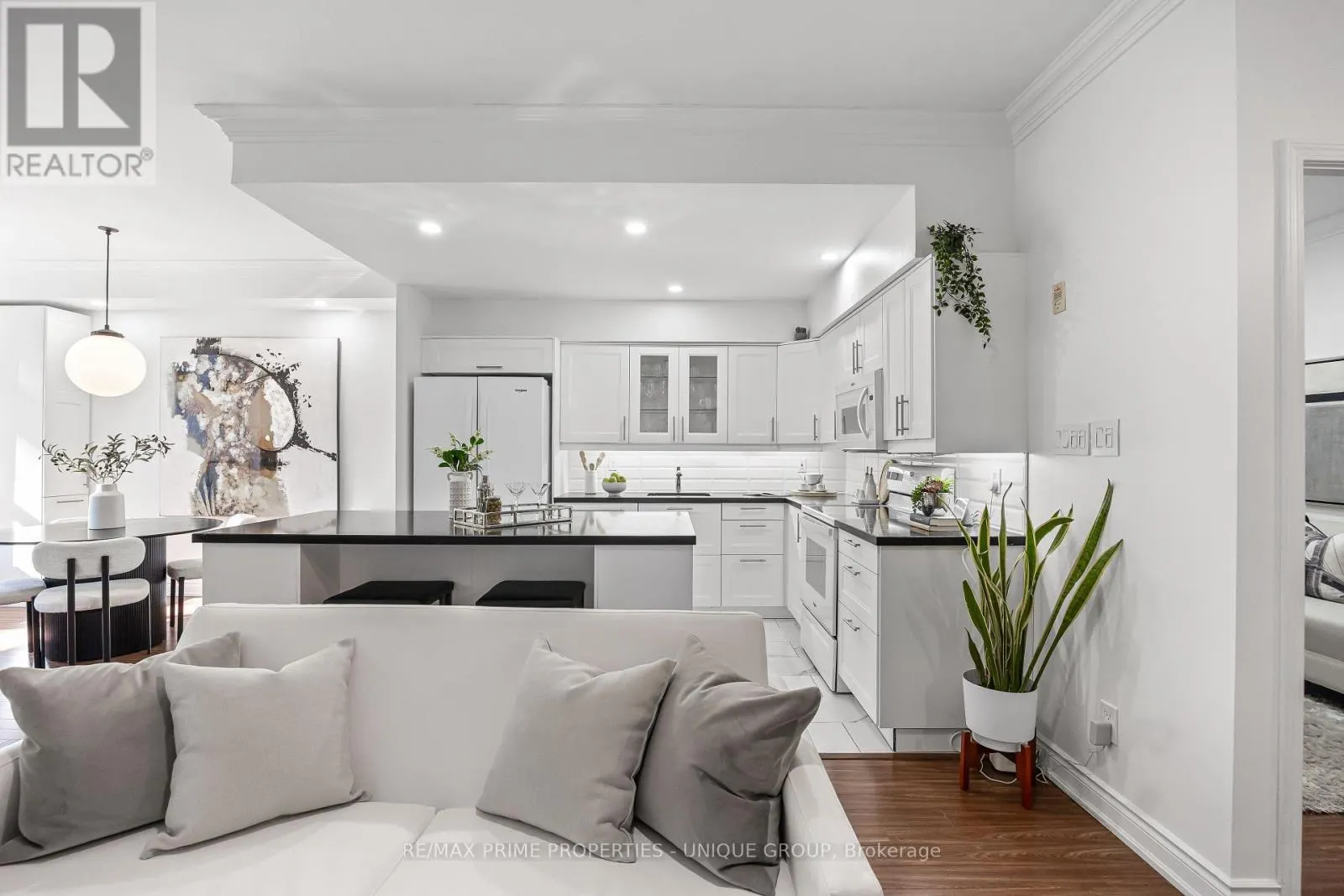 202 - 2511 BLOOR STREET W