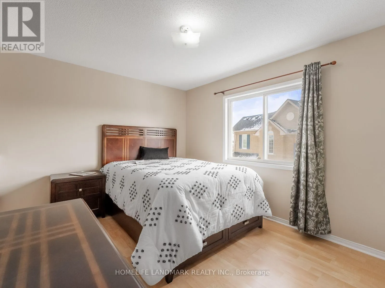 28 - 4950 ALBINA WAY