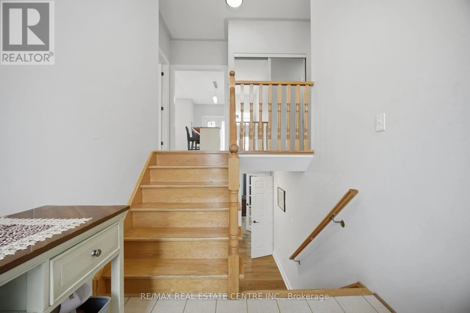 19 AMBERDALE COURT