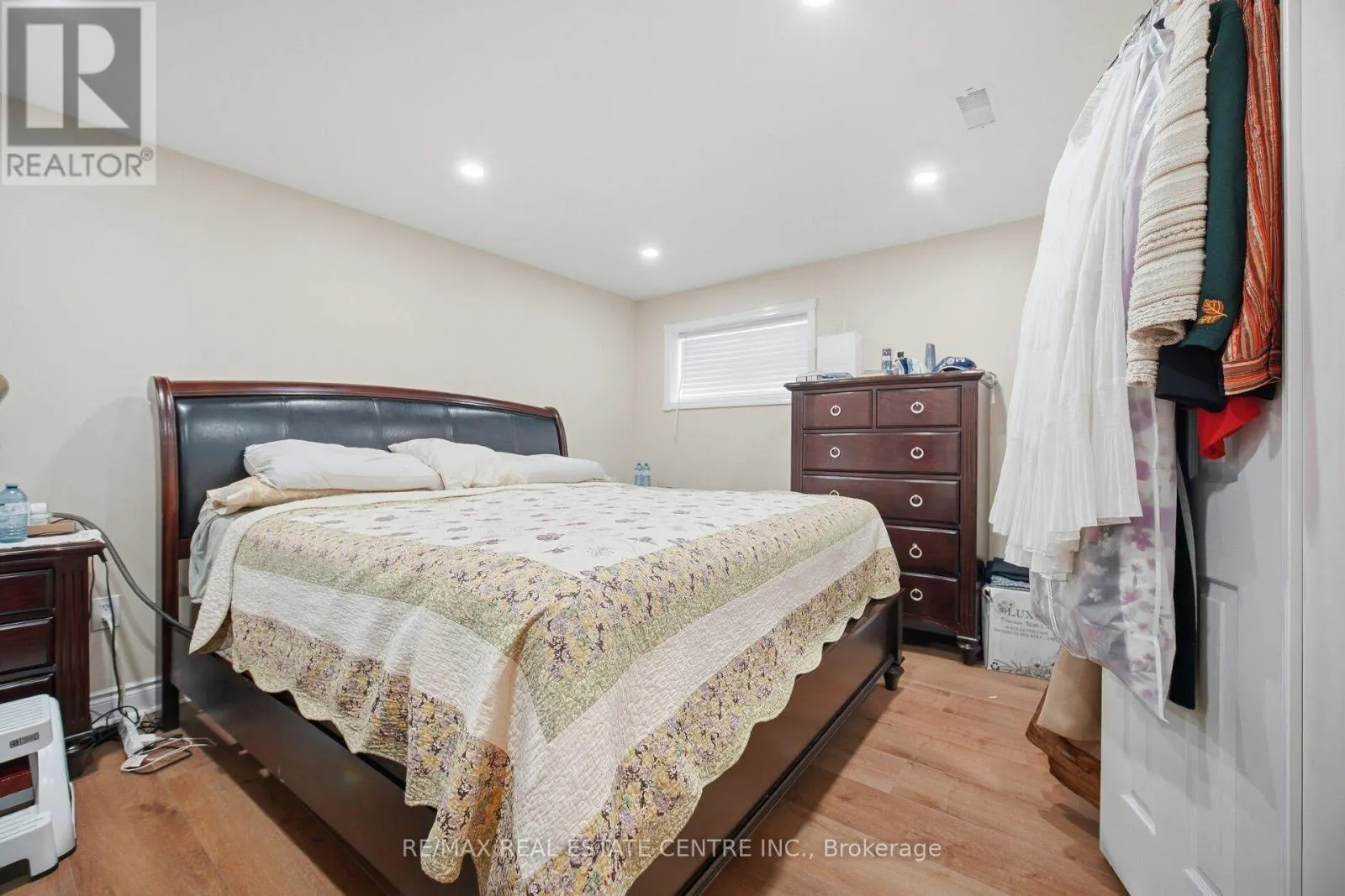 19 AMBERDALE COURT