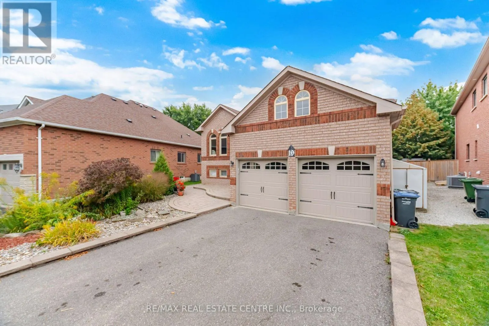 19 AMBERDALE COURT