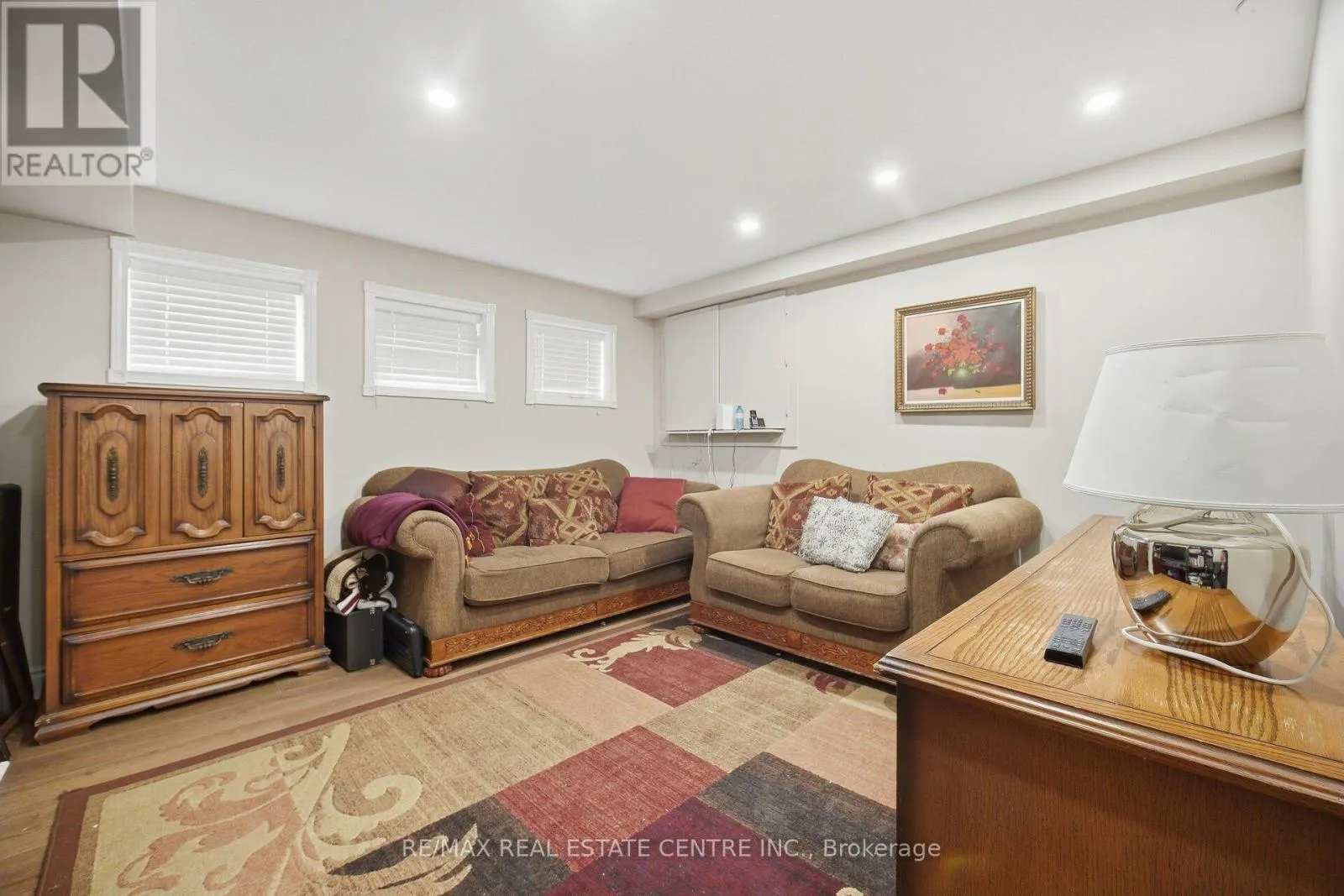 19 AMBERDALE COURT
