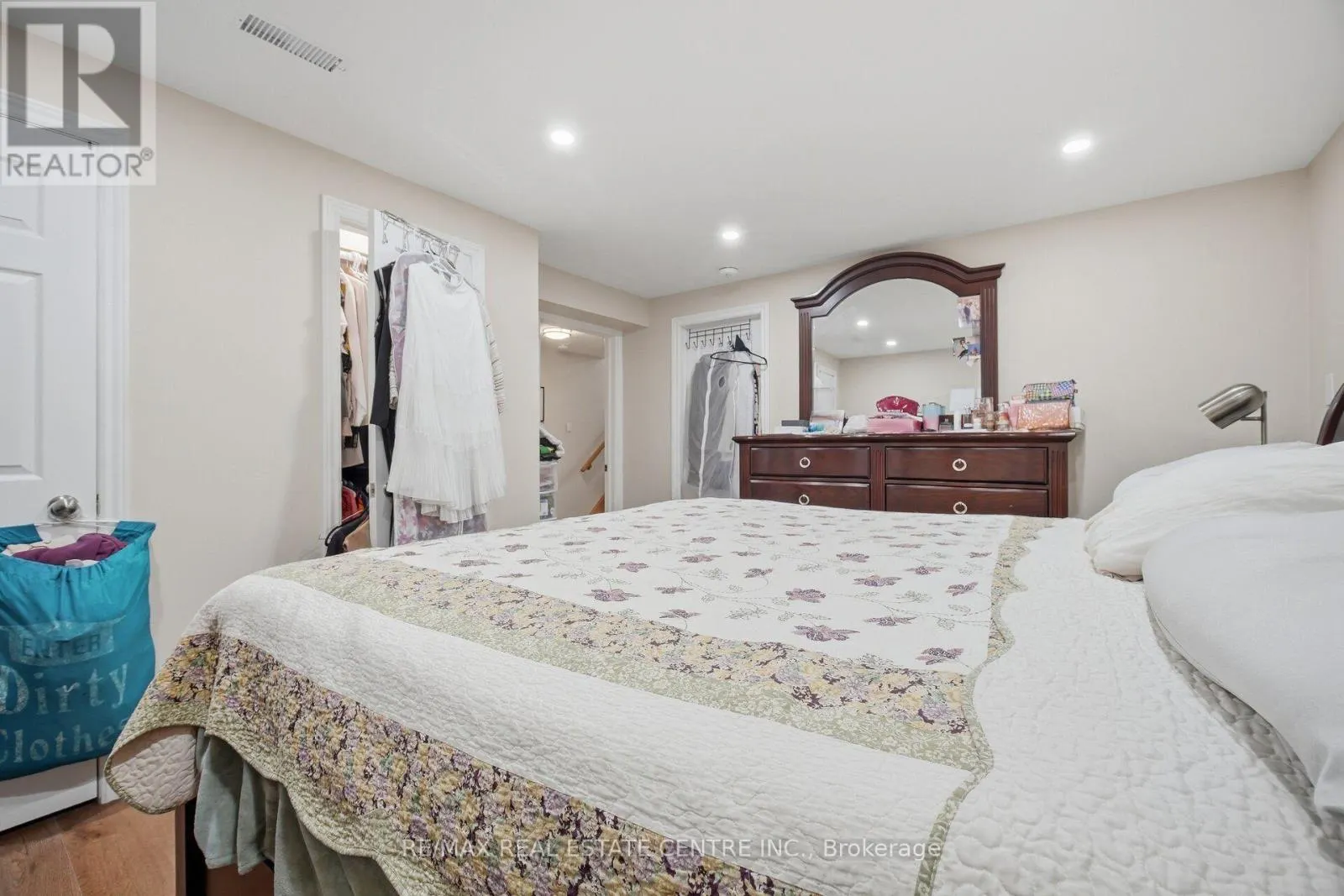 19 AMBERDALE COURT