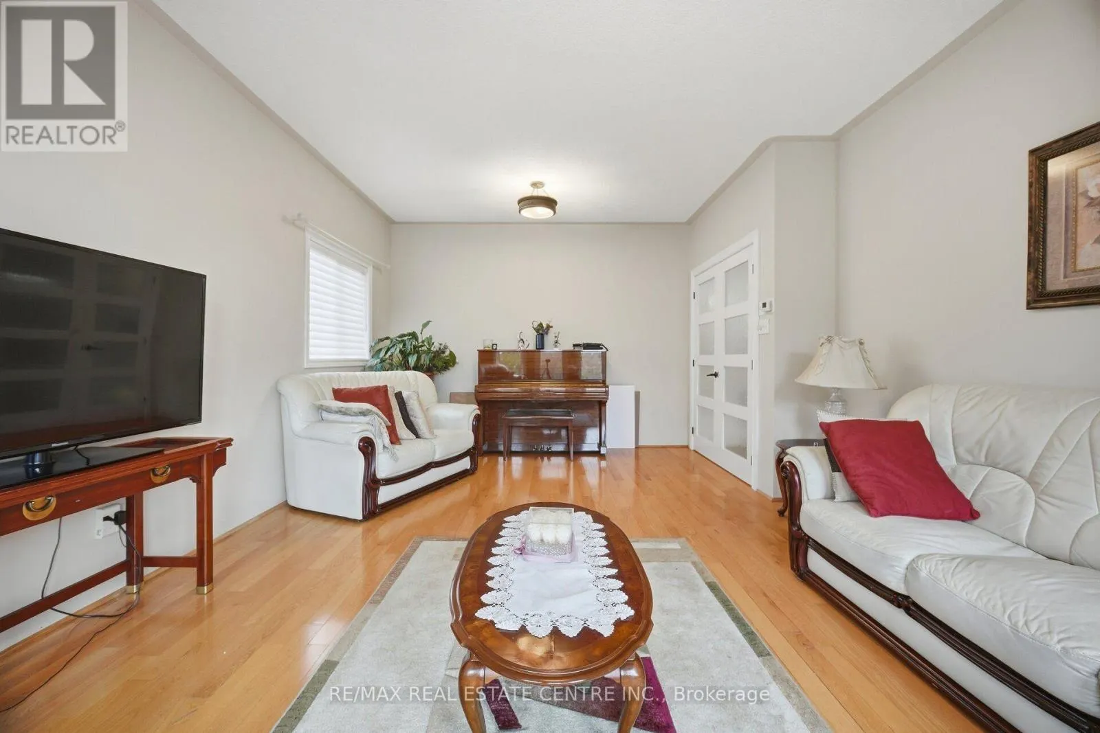 19 AMBERDALE COURT