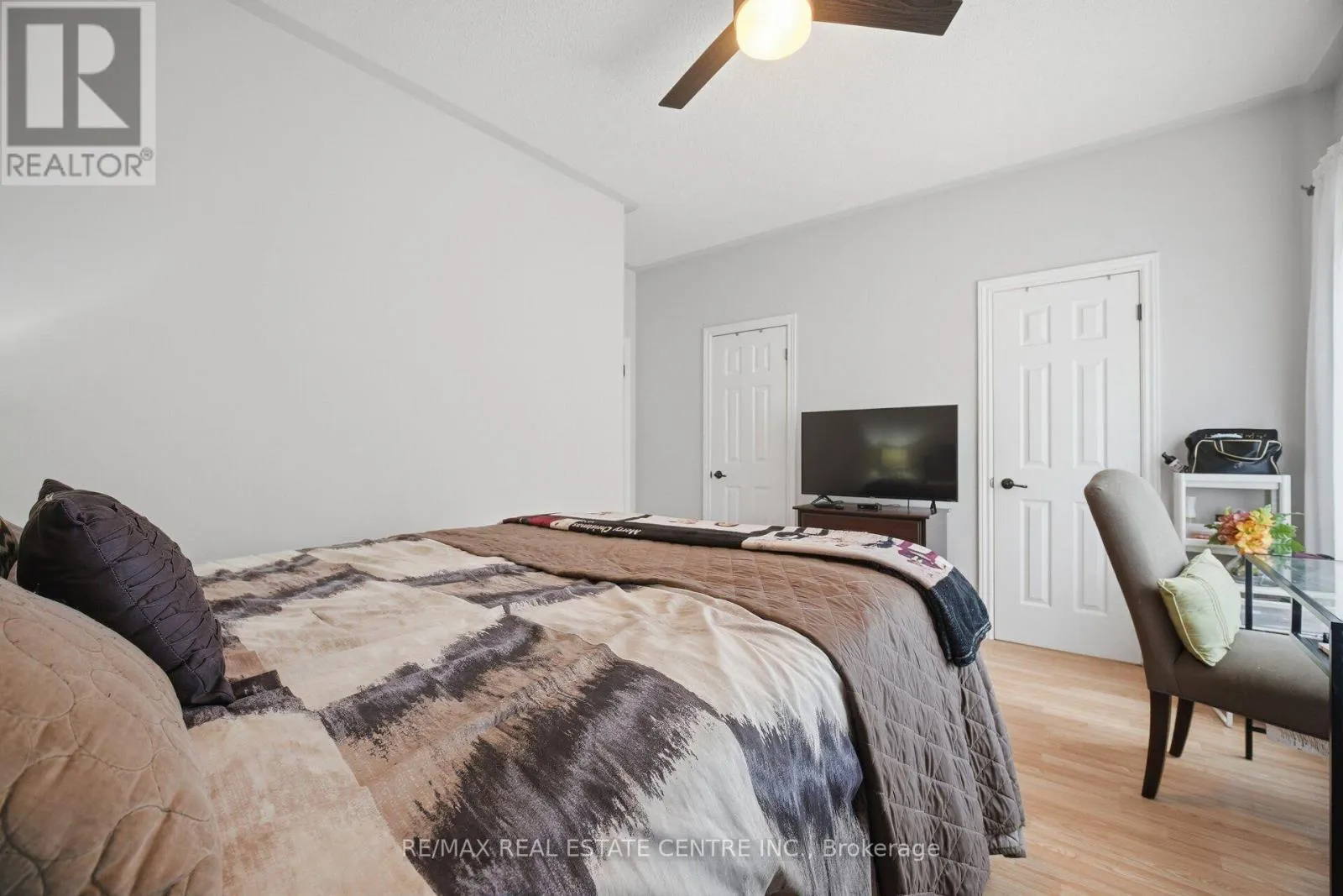 19 AMBERDALE COURT