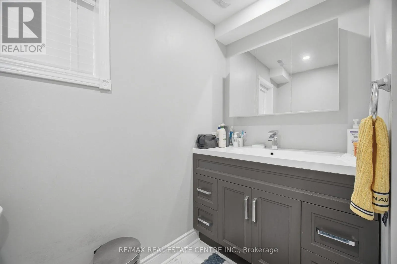 19 AMBERDALE COURT