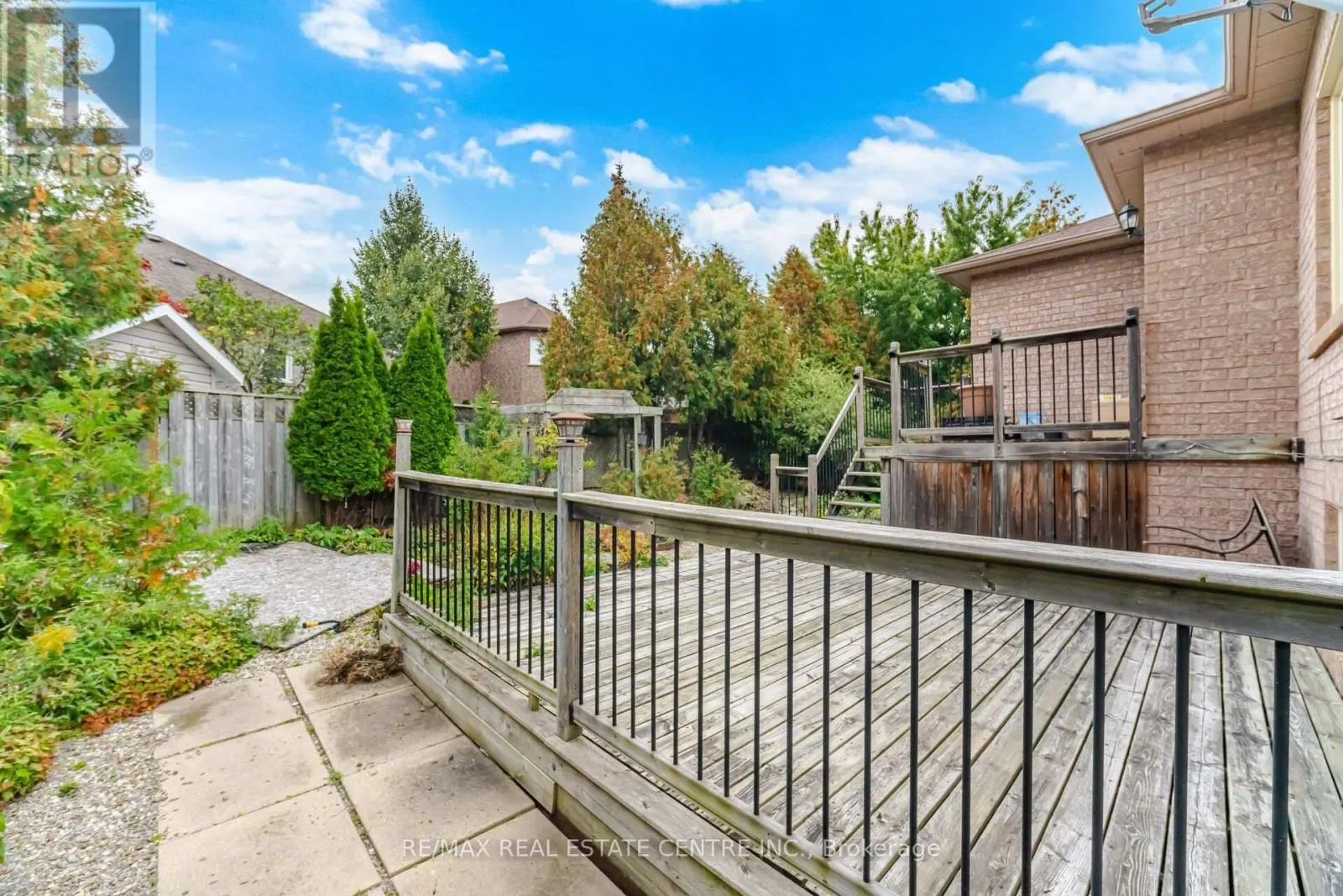 19 AMBERDALE COURT