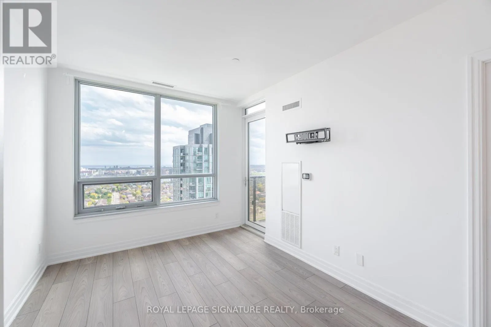 3007 - 36 ELM DRIVE