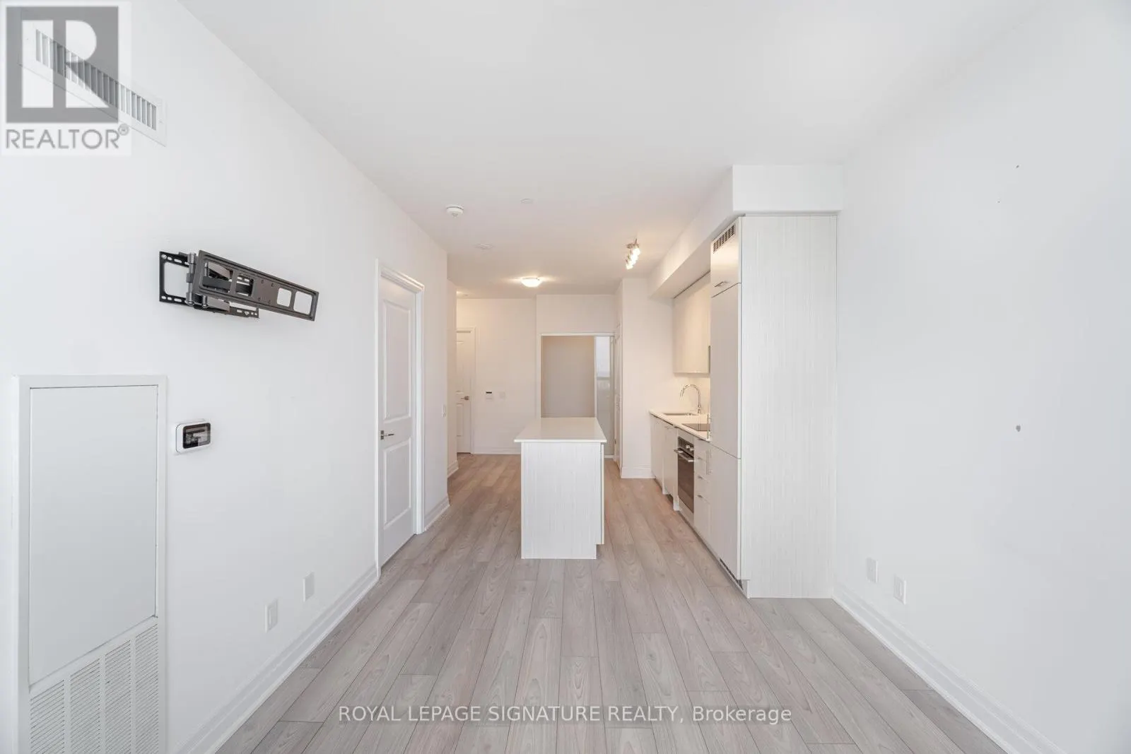 3007 - 36 ELM DRIVE