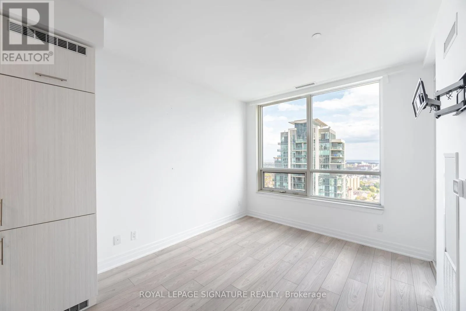 3007 - 36 ELM DRIVE