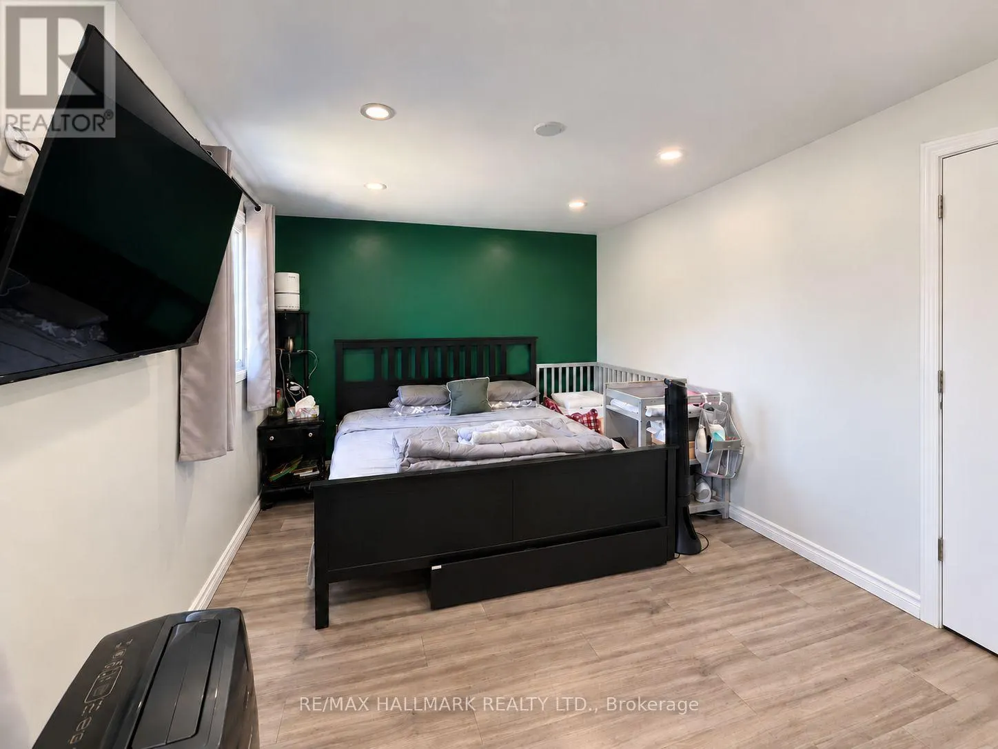 98 - 81 HANSEN ROAD N