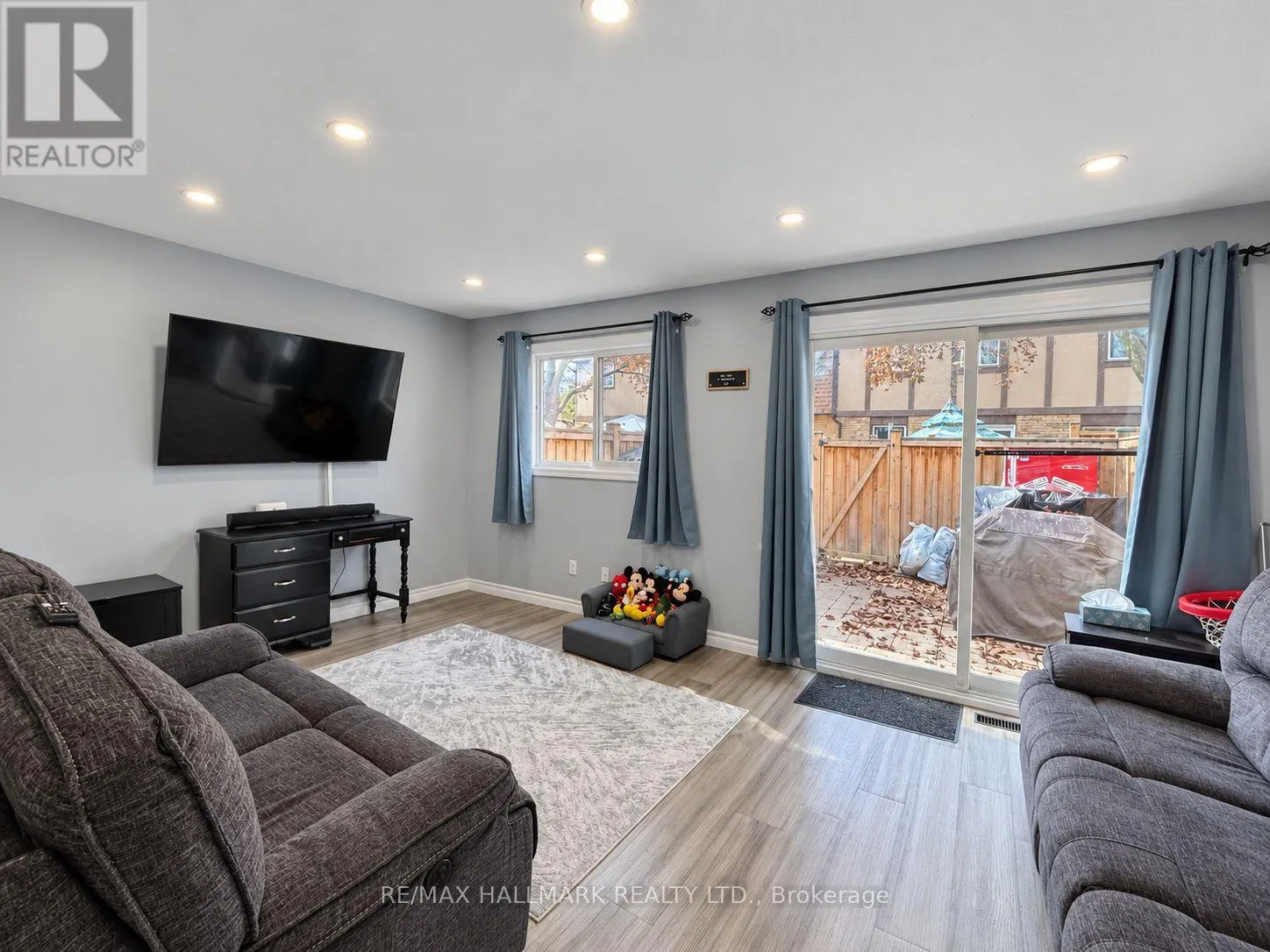 98 - 81 HANSEN ROAD N