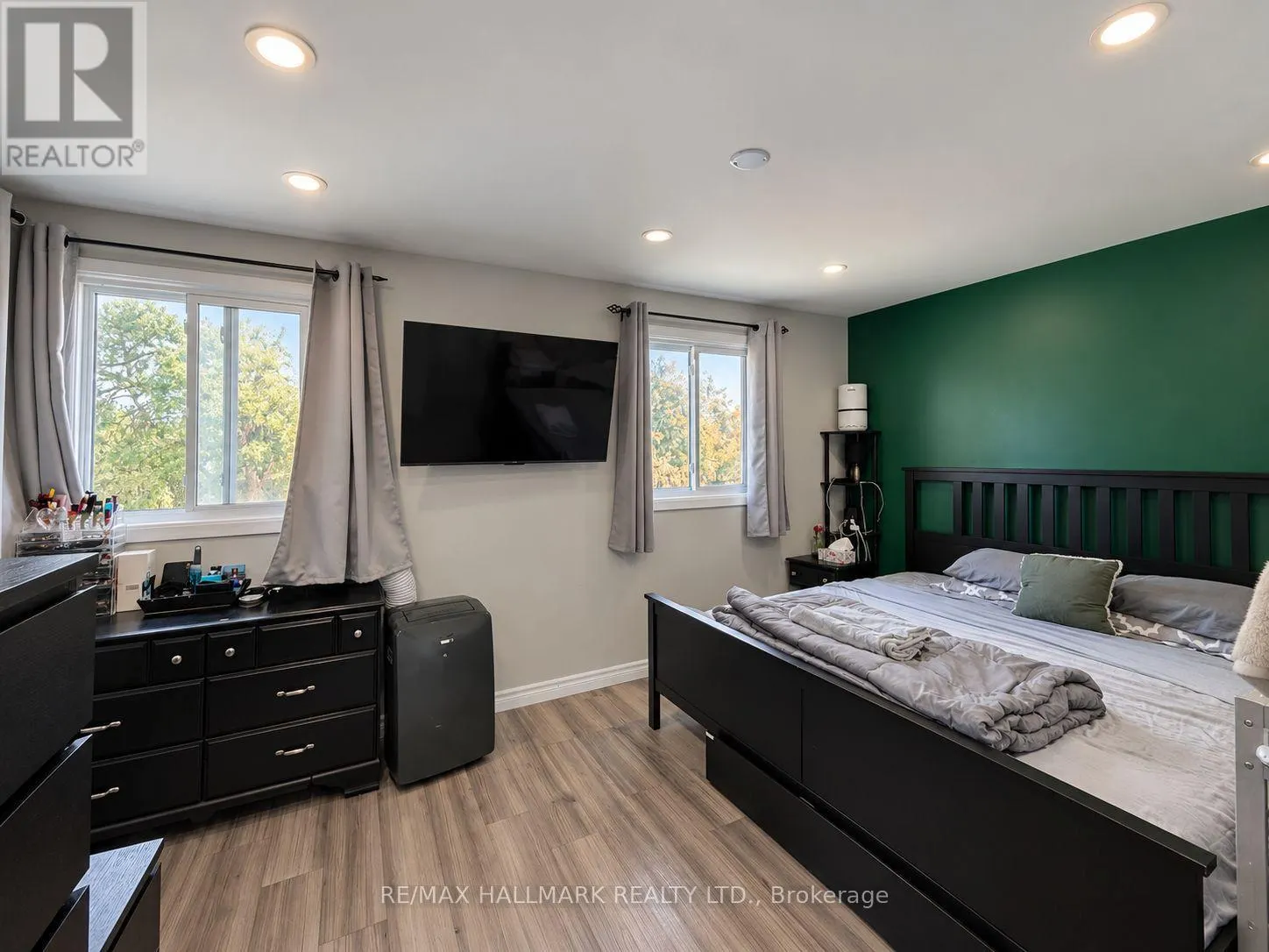 98 - 81 HANSEN ROAD N