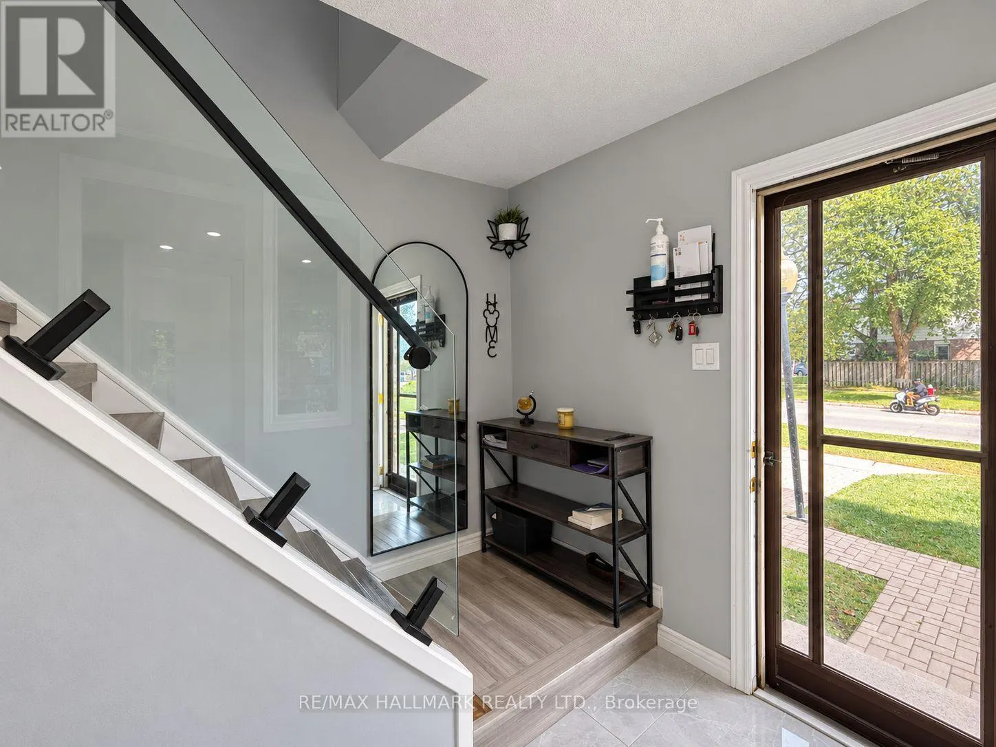 98 - 81 HANSEN ROAD N