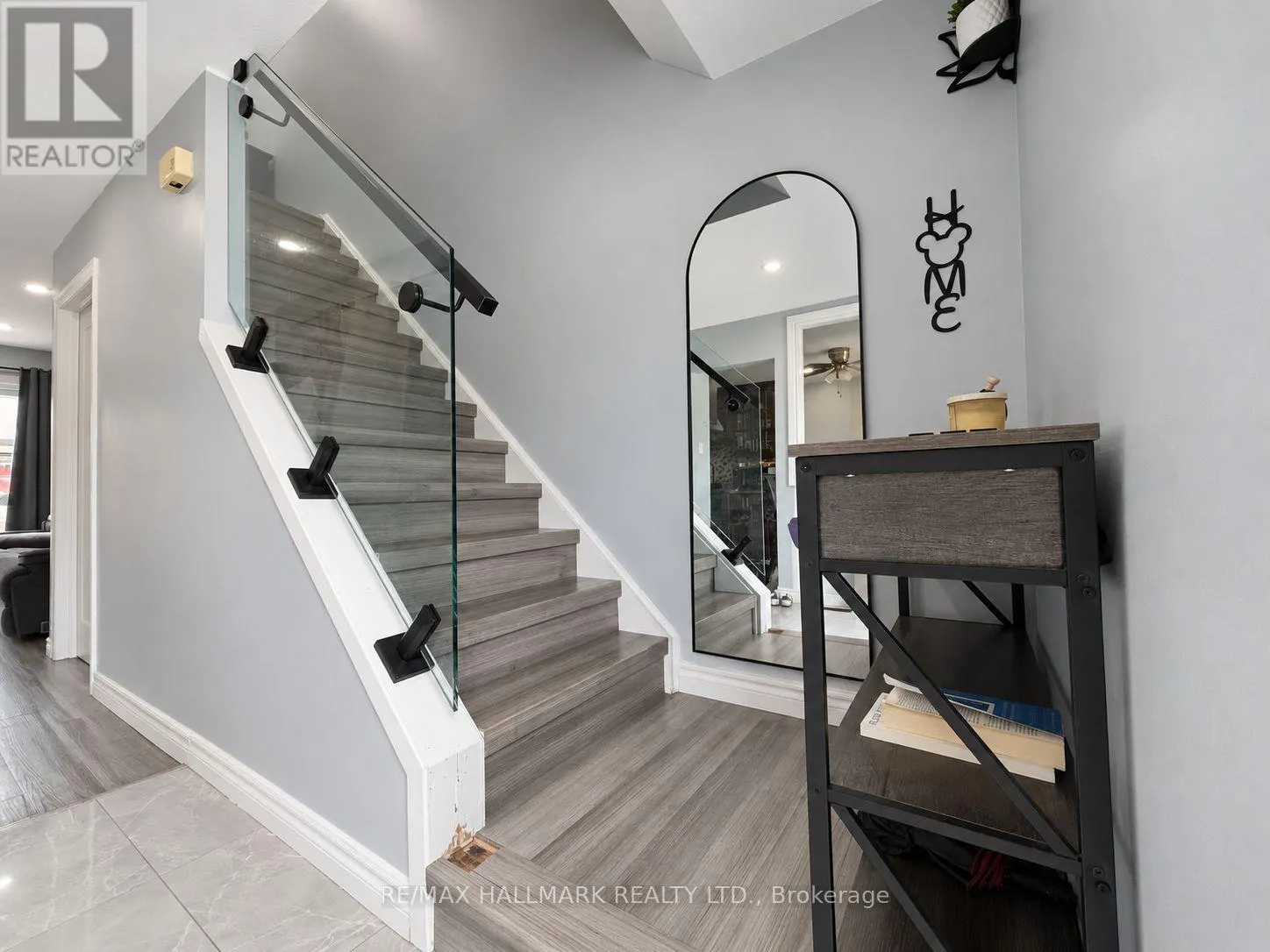 98 - 81 HANSEN ROAD N