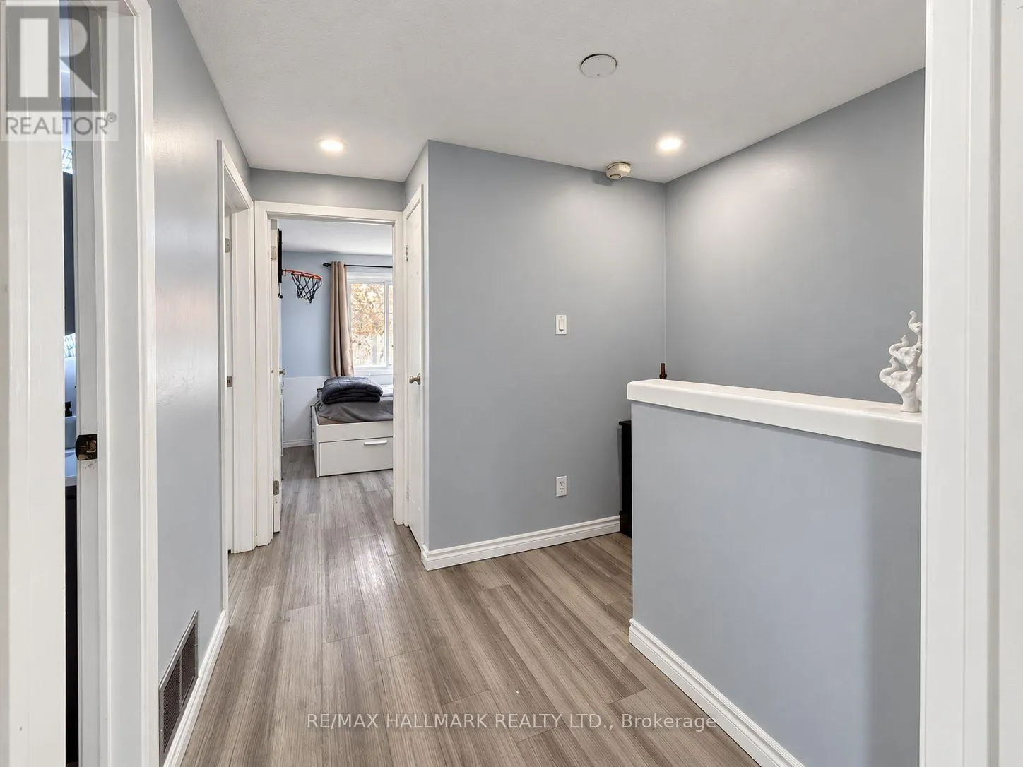 98 - 81 HANSEN ROAD N