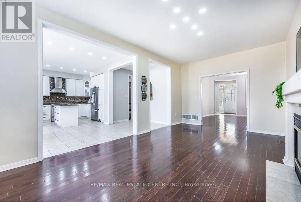 3696 WATERFALL CRESCENT