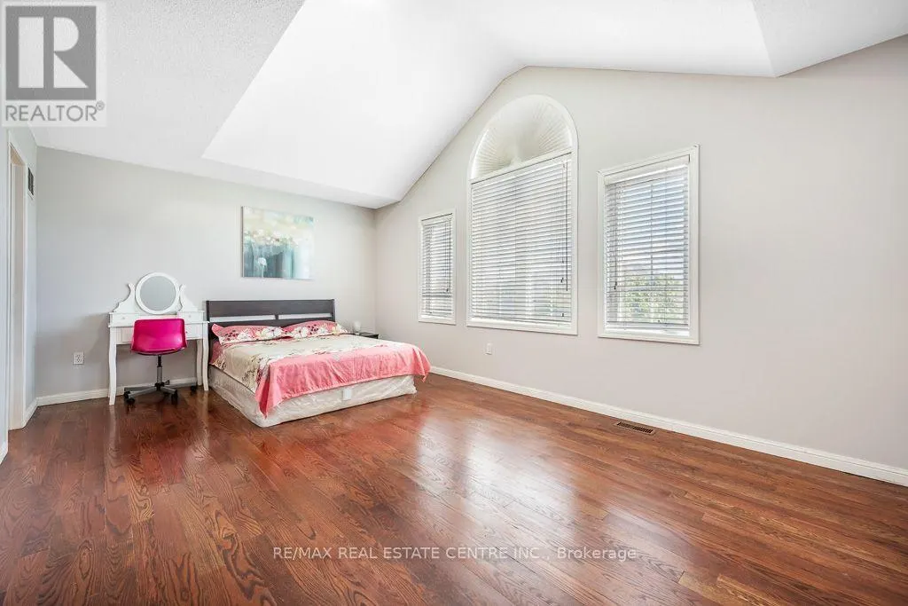 3696 WATERFALL CRESCENT