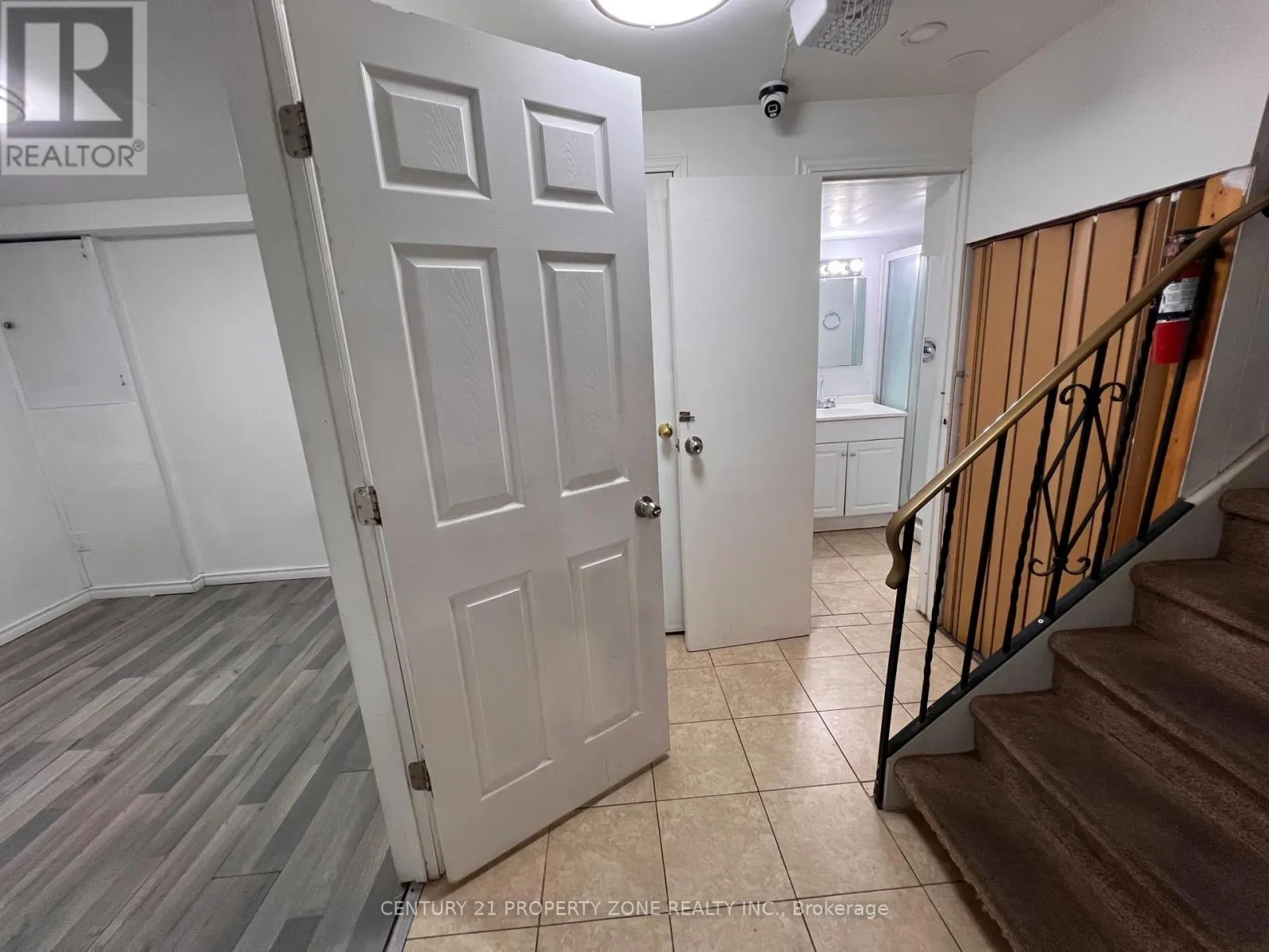 BASEMENT  - 6 ROEHAMPTON CRESCENT W