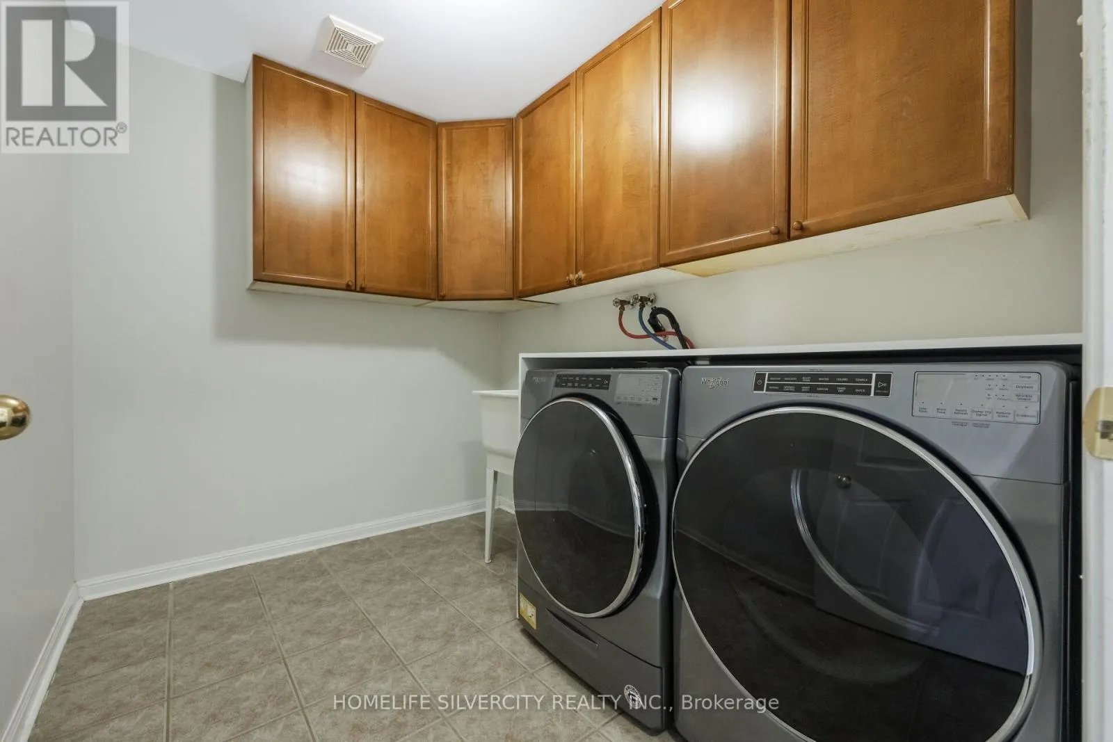 25 VAN HOOF CRESCENT