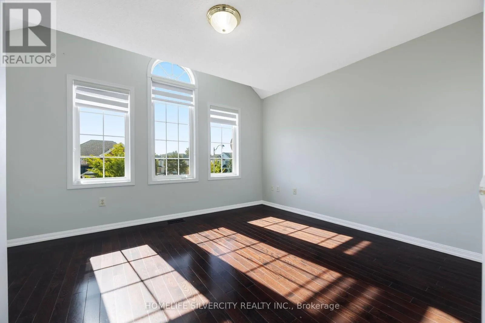 25 VAN HOOF CRESCENT