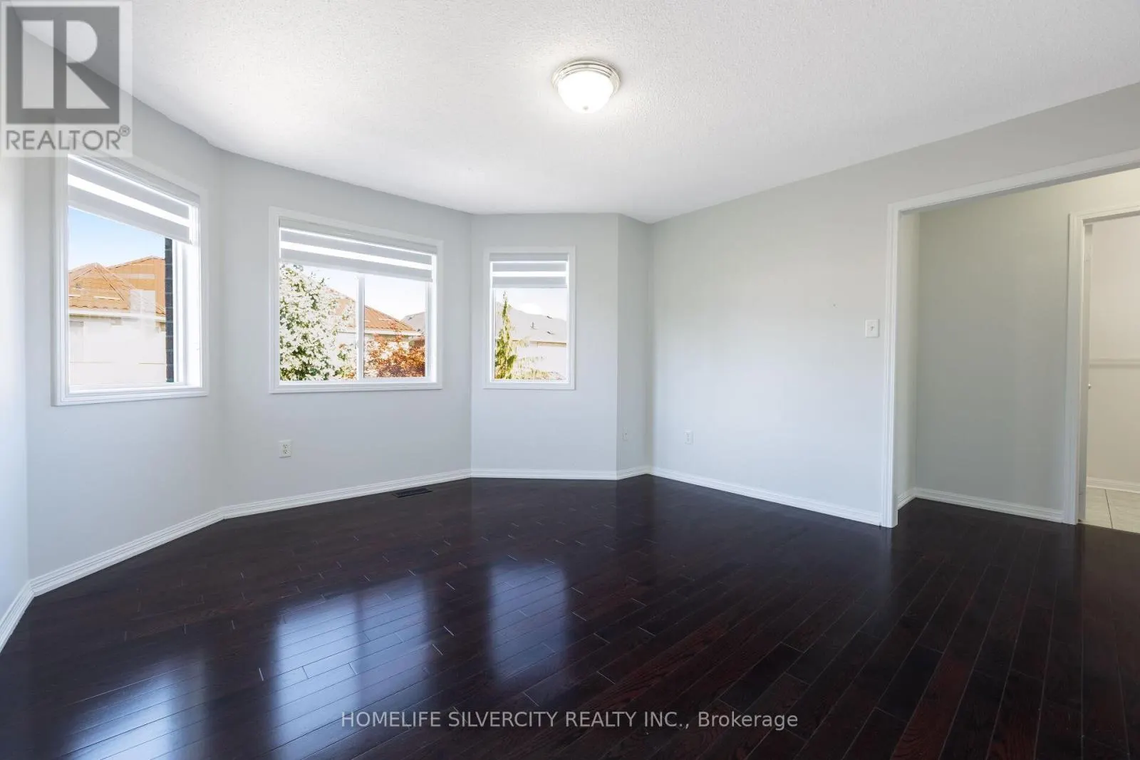 25 VAN HOOF CRESCENT