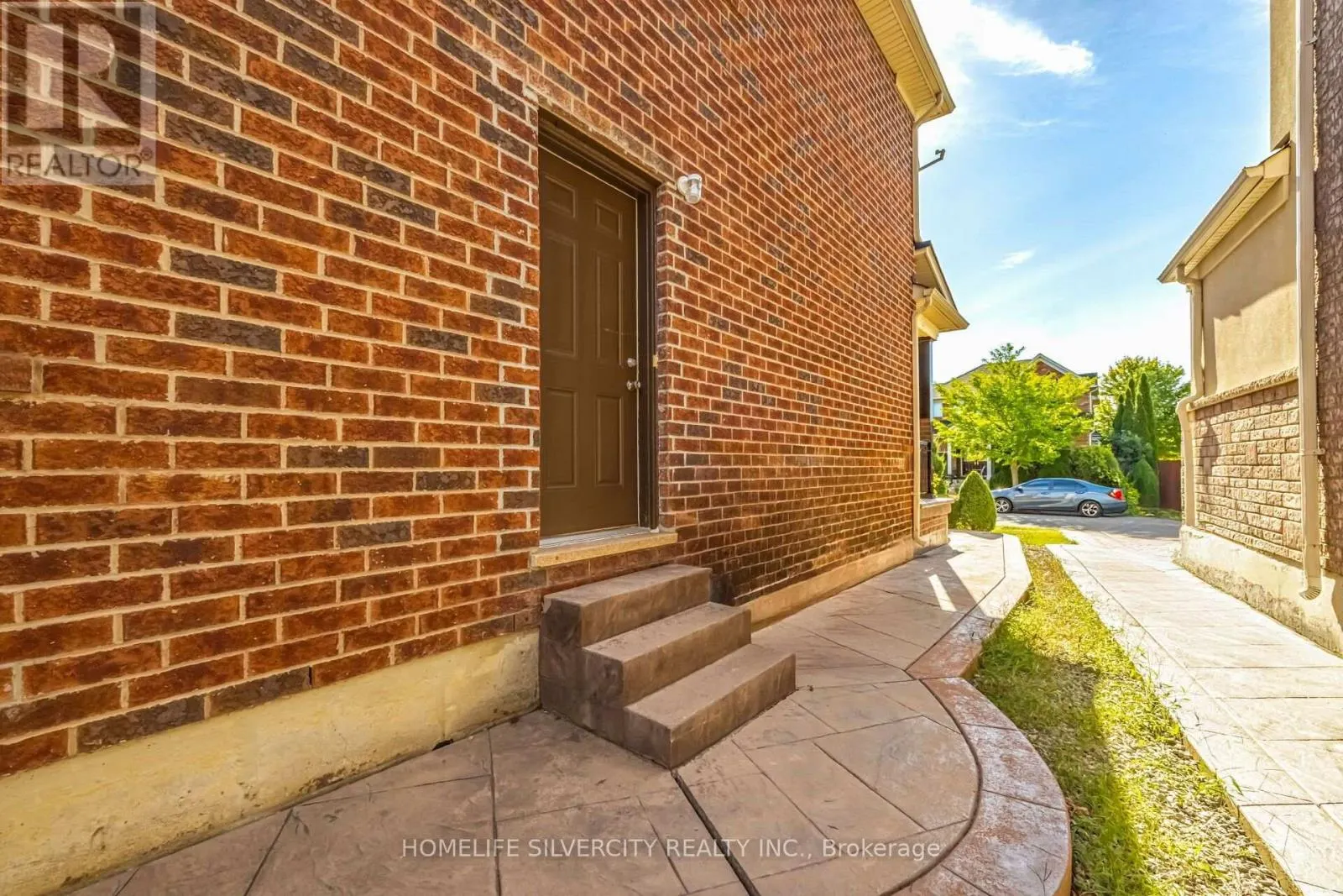 25 VAN HOOF CRESCENT
