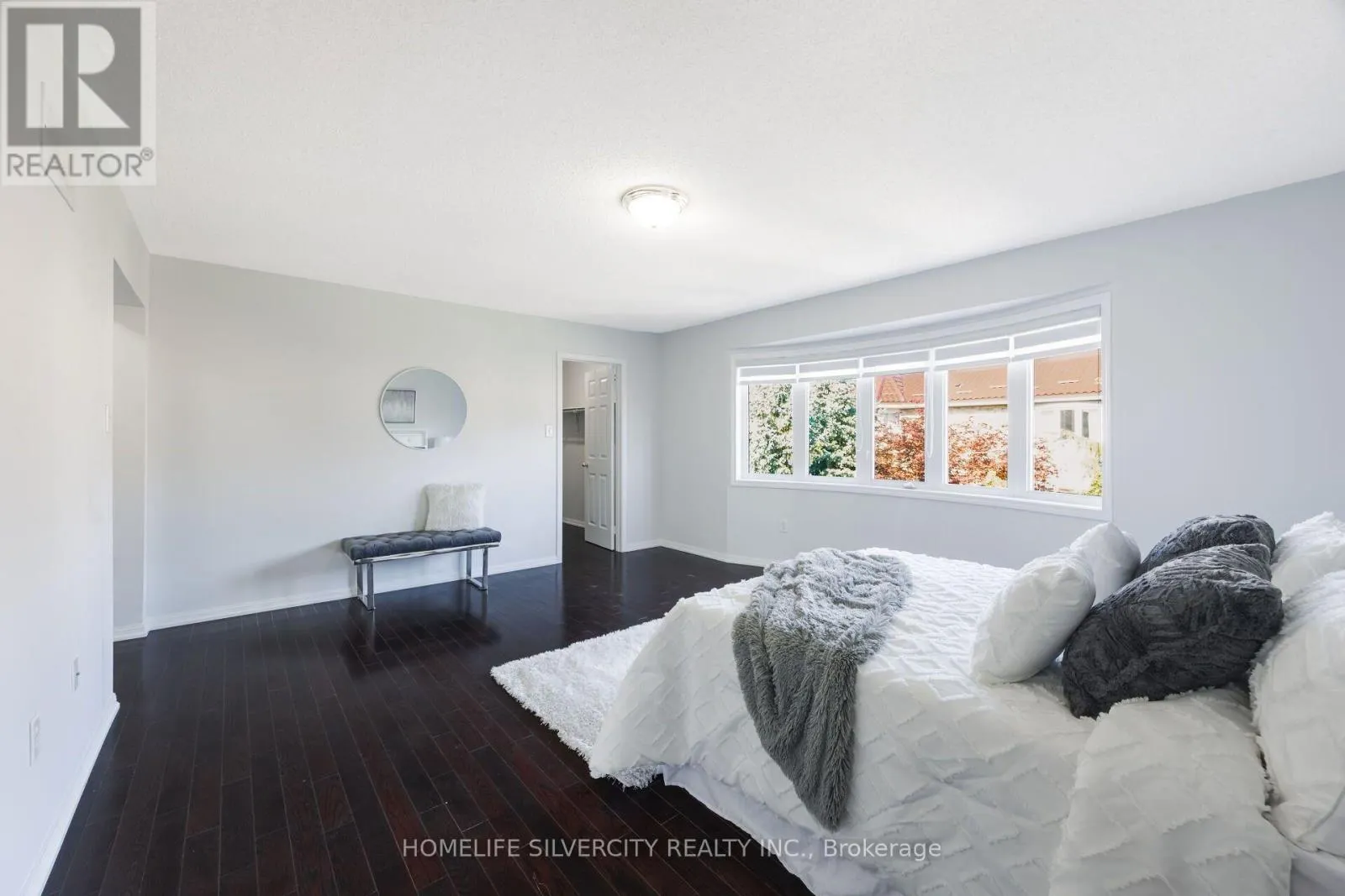25 VAN HOOF CRESCENT