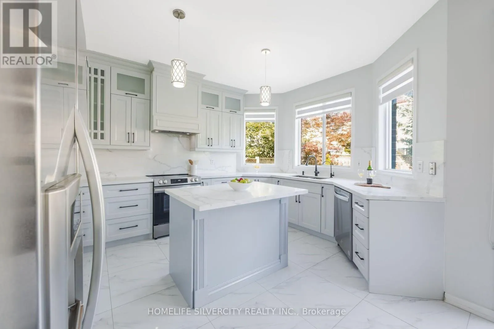 25 VAN HOOF CRESCENT