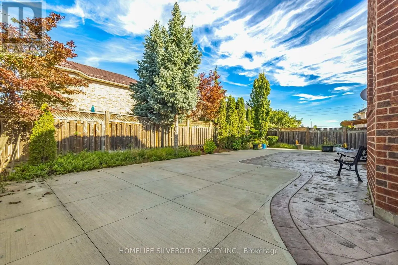 25 VAN HOOF CRESCENT
