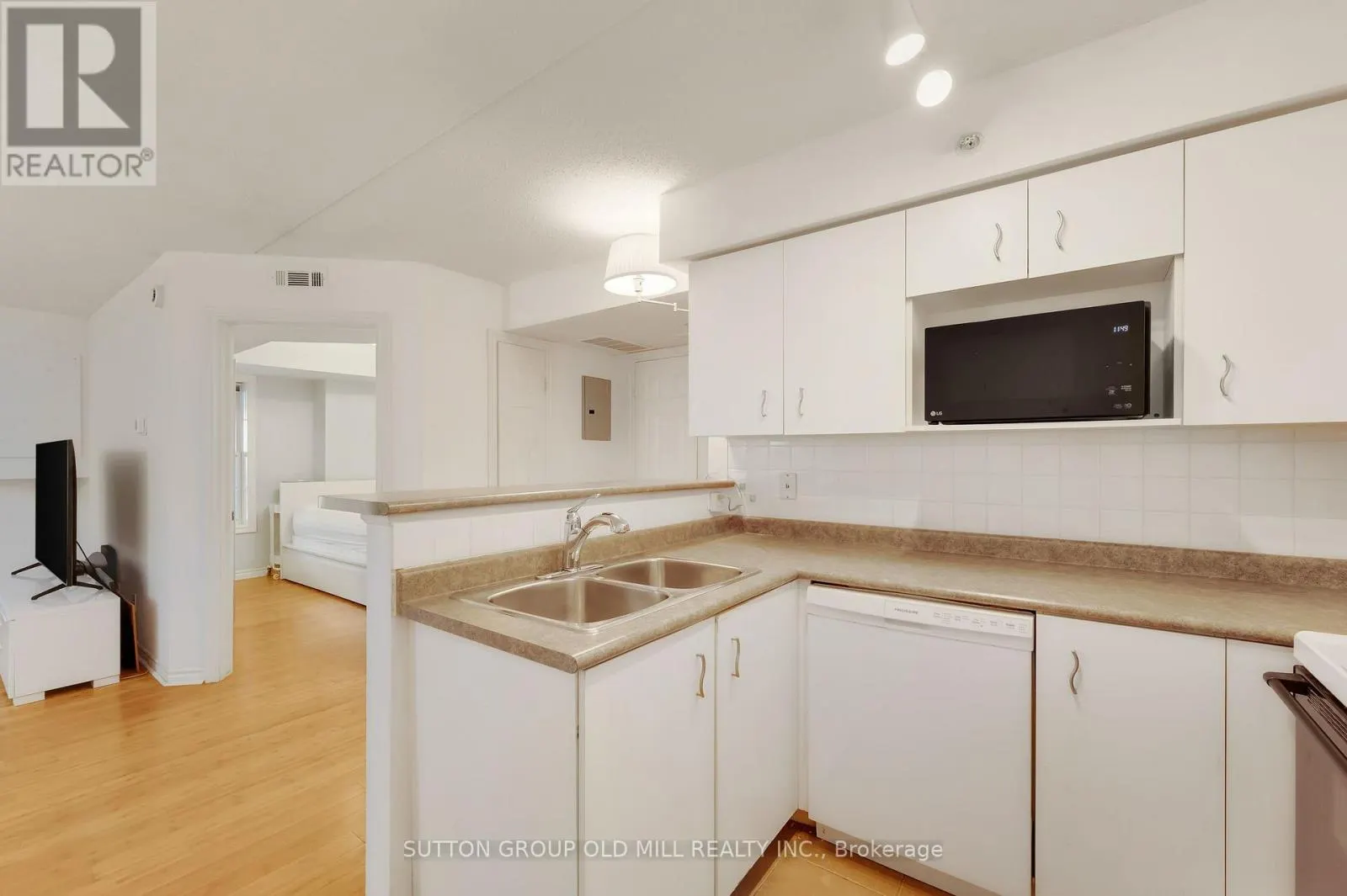 208 - 1470 BISHOPS GATE